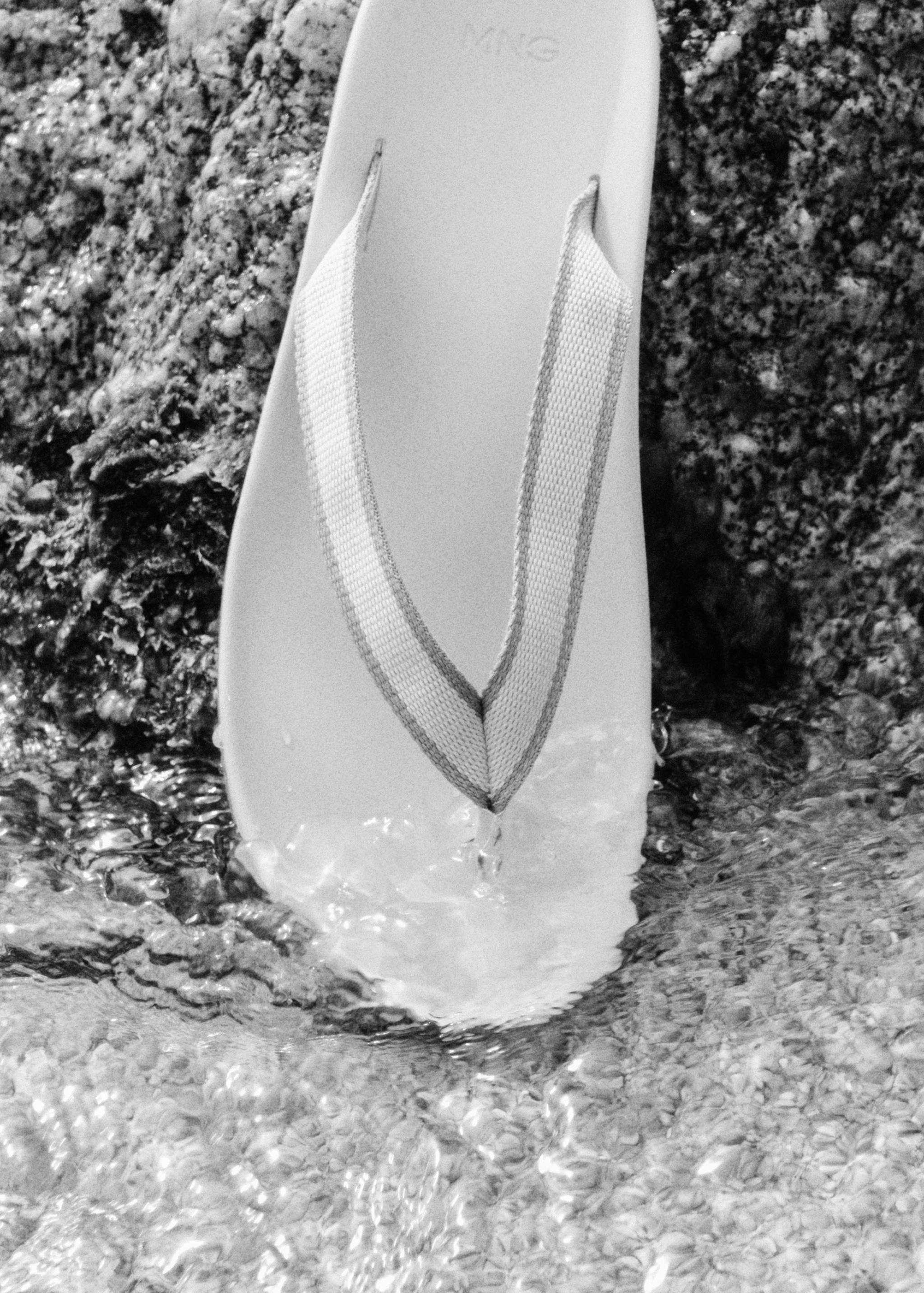 Strappy beach sandals - Details of the article 5