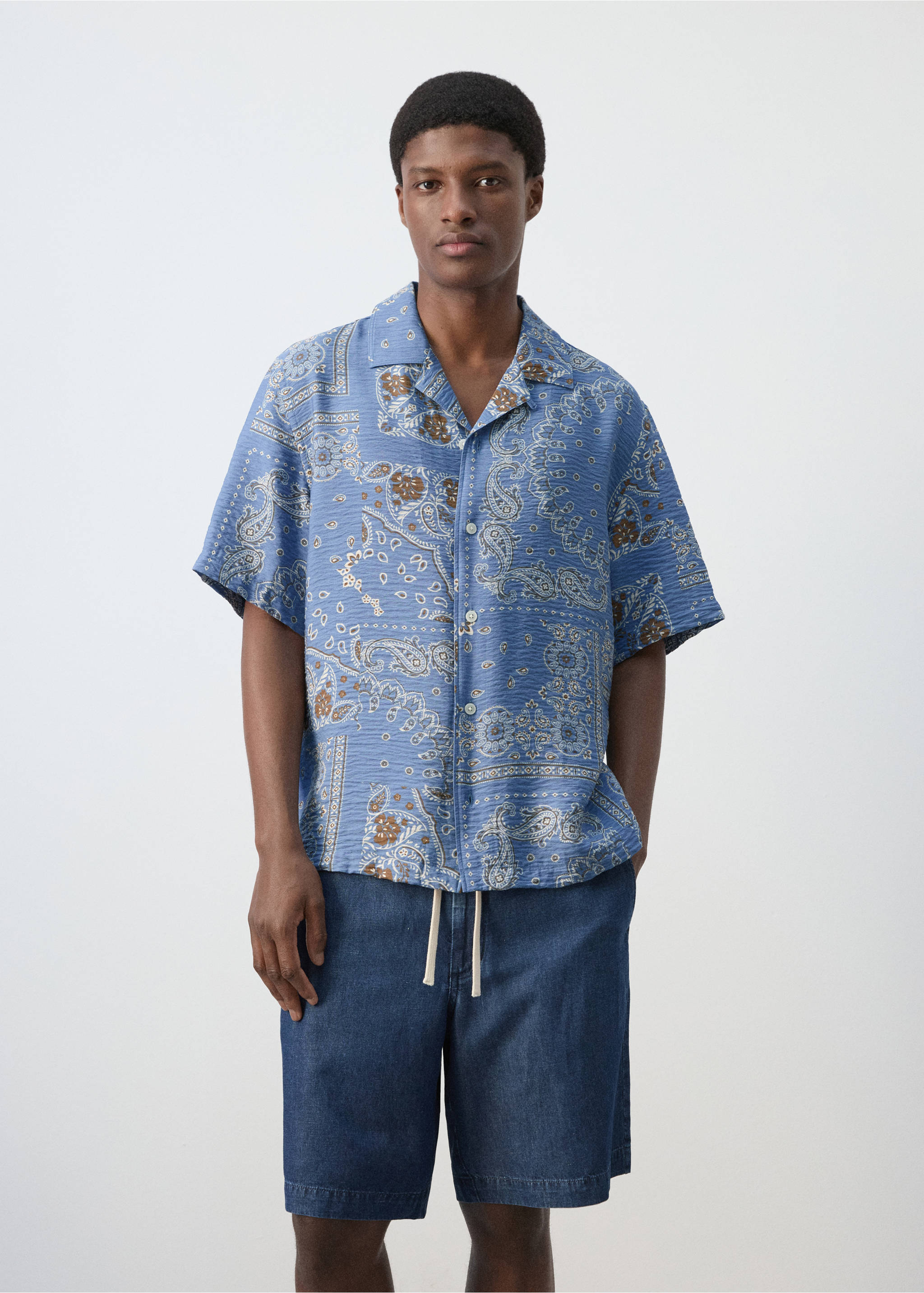Printed short-sleeved shirt - Medium plane, China Blue. Ref: 27039209-00.