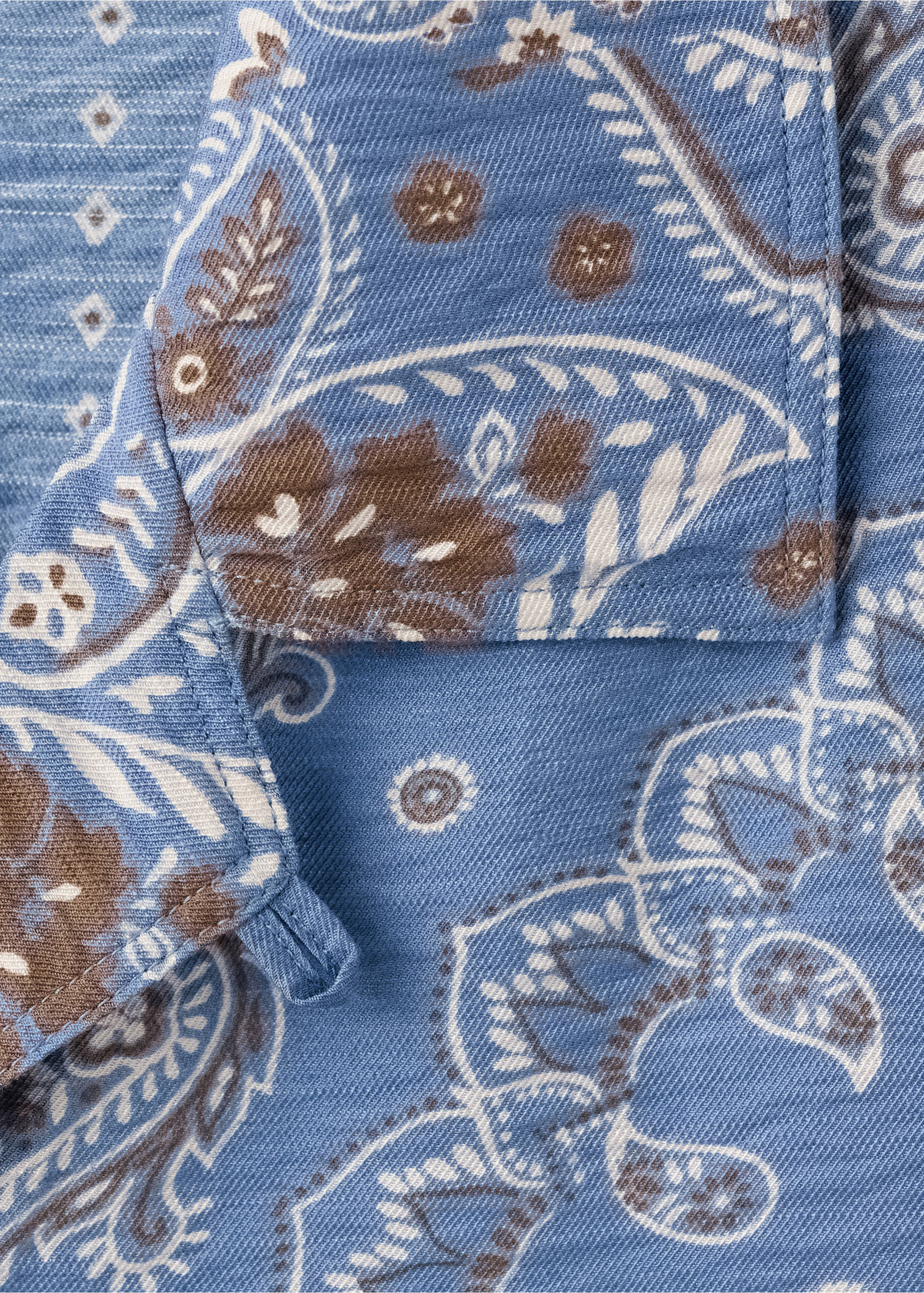 Printed short-sleeved shirt - Details of the article 8, China Blue. Ref: 27039209-00.