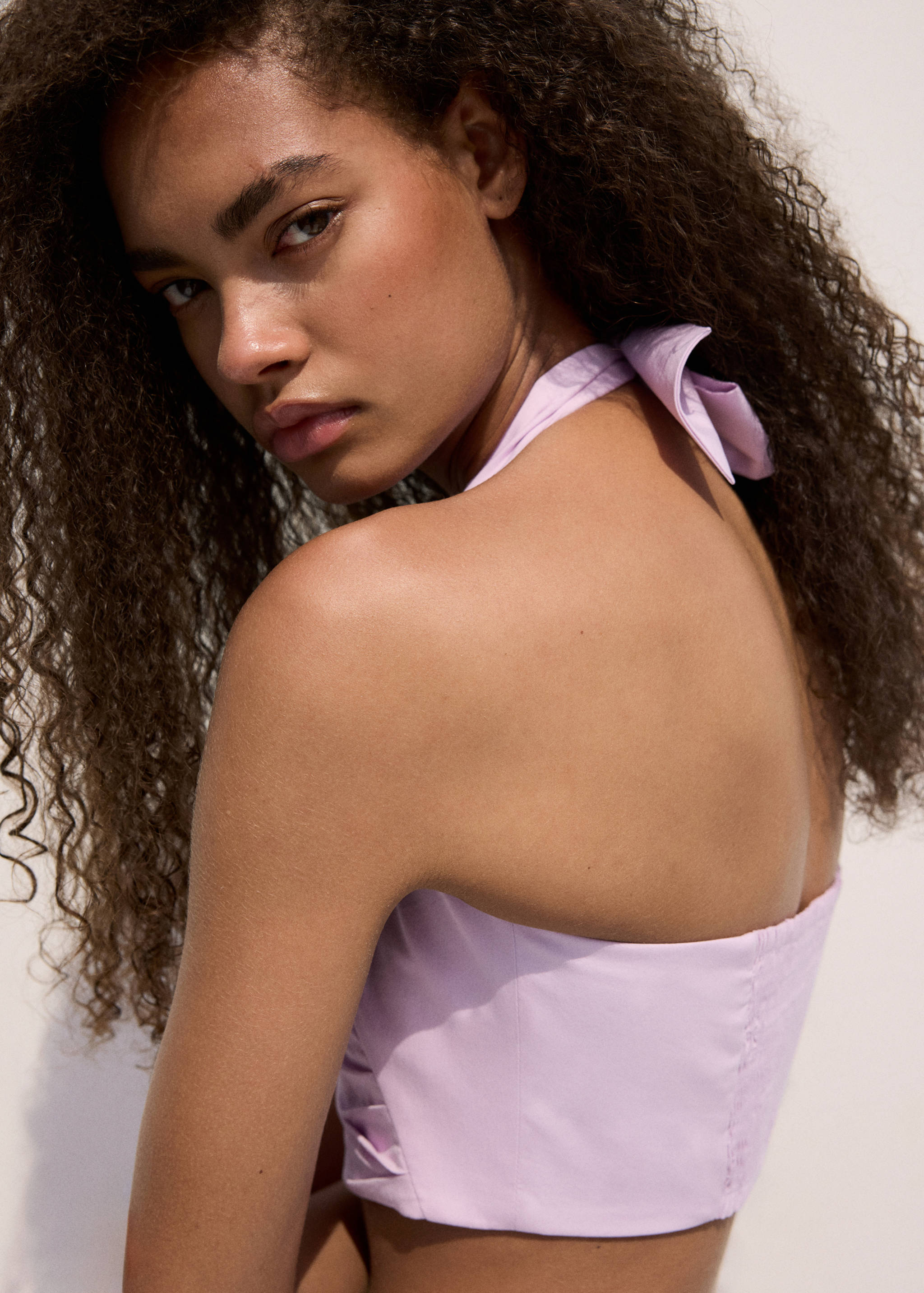 Top cropped com gola halter - Pormenor do artigo 1