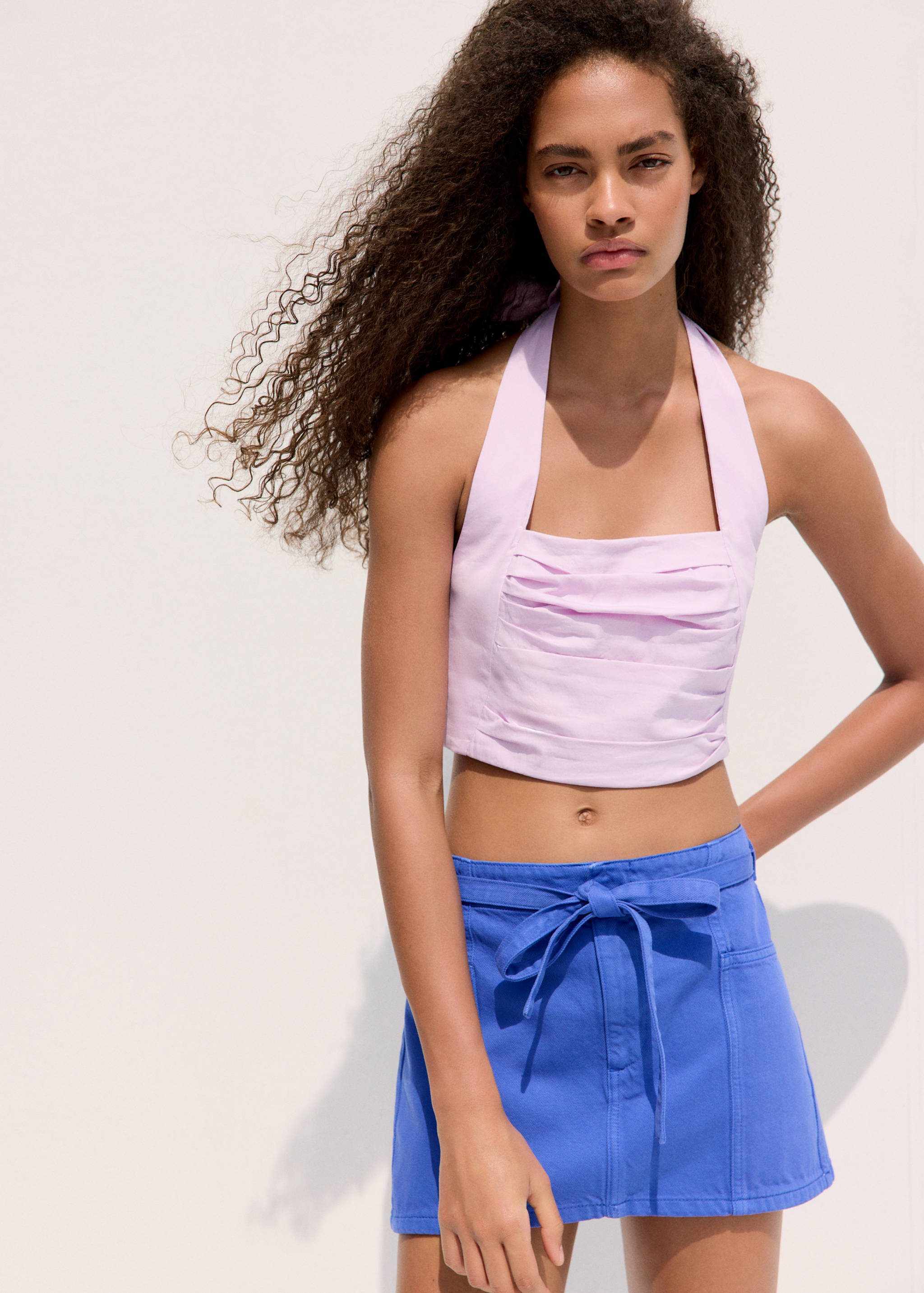 Top cropped com gola halter - Pormenor do artigo 2