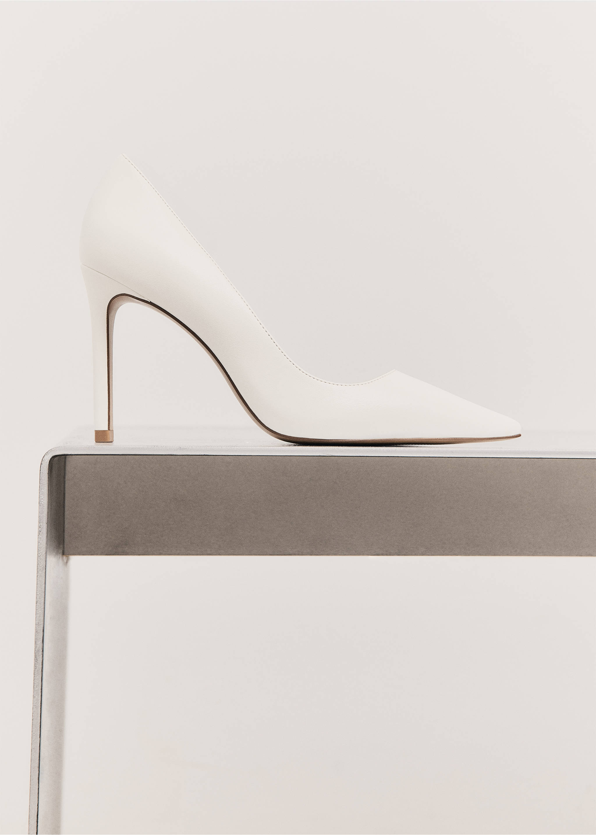 High-heeled shoes - Details of the article 6, White. Ref: 27041170-00.
