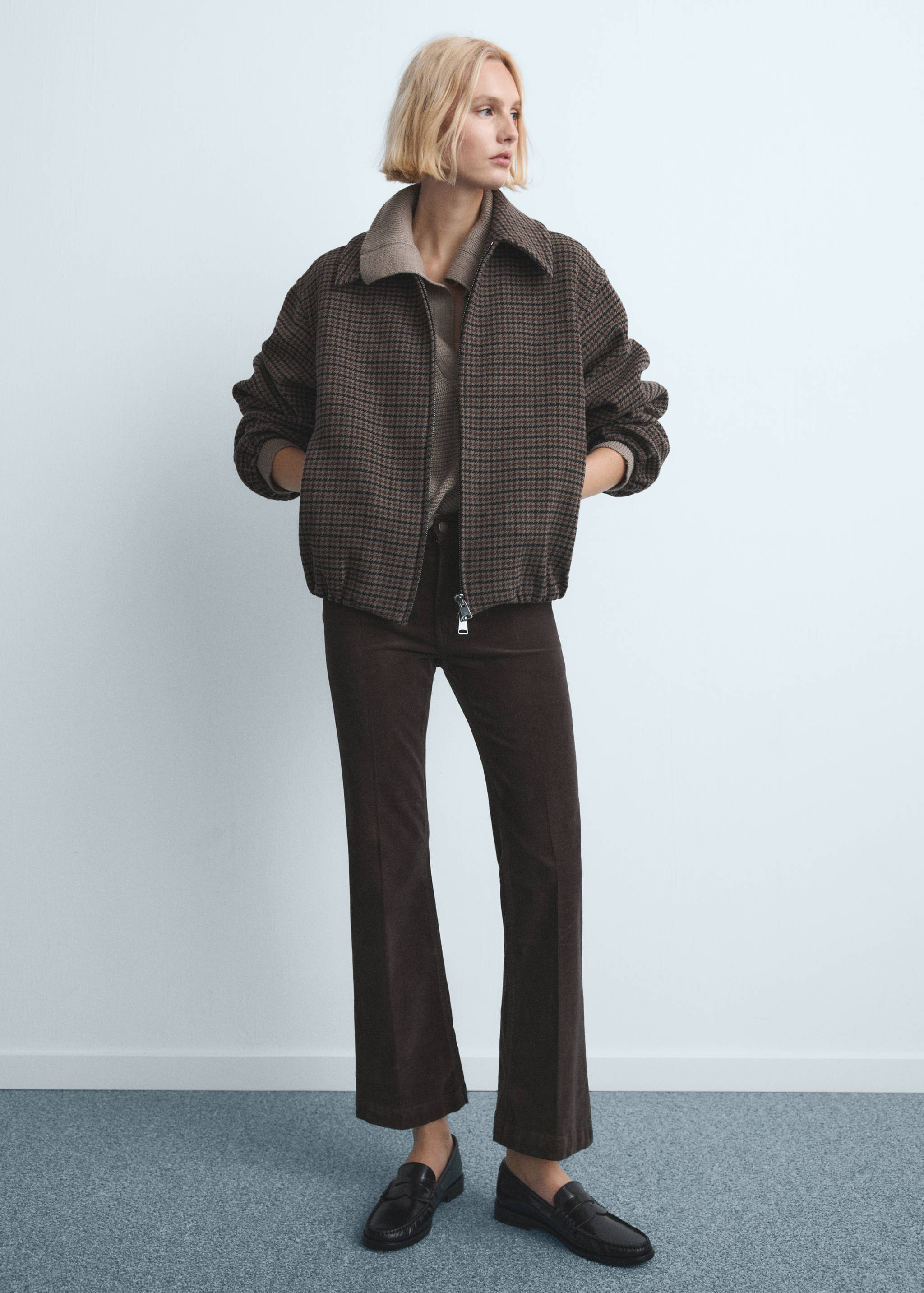 بنطال جينز واسع من قماش مخملي - رؤية عامة