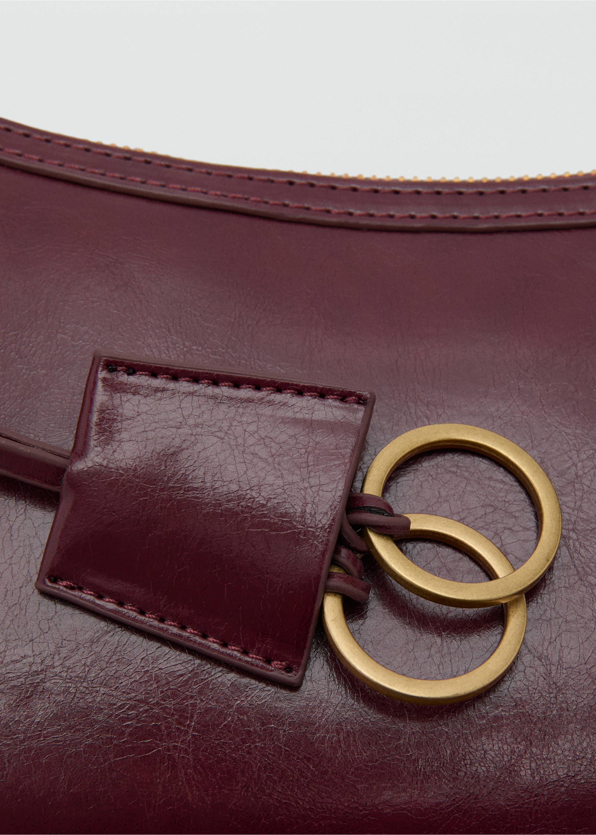 Crossbody bag with charms and rings - Details of the article 1, Burgundy. Ref: 27041205-00.