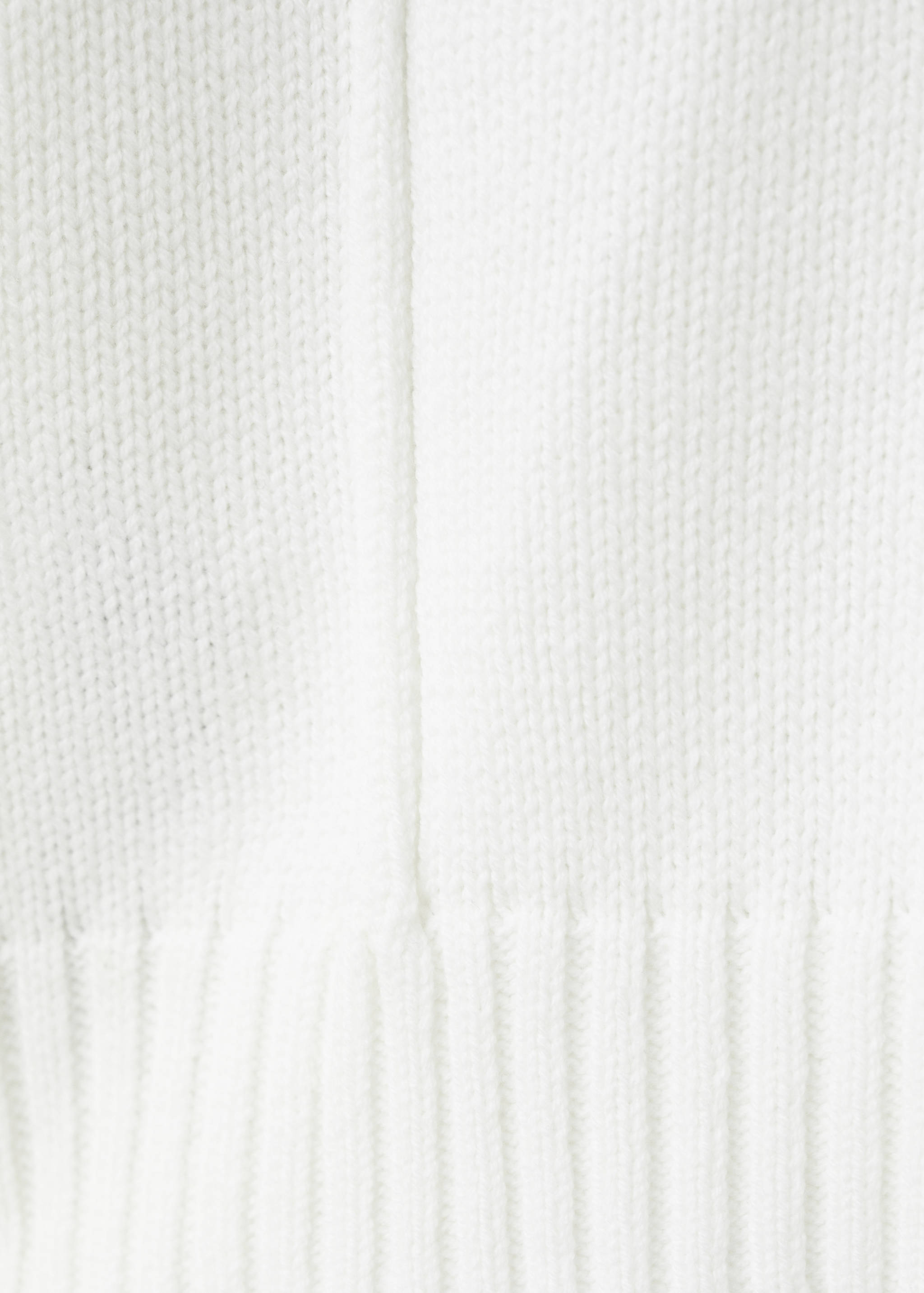 Knitted sweater with seams - Details of the article 0