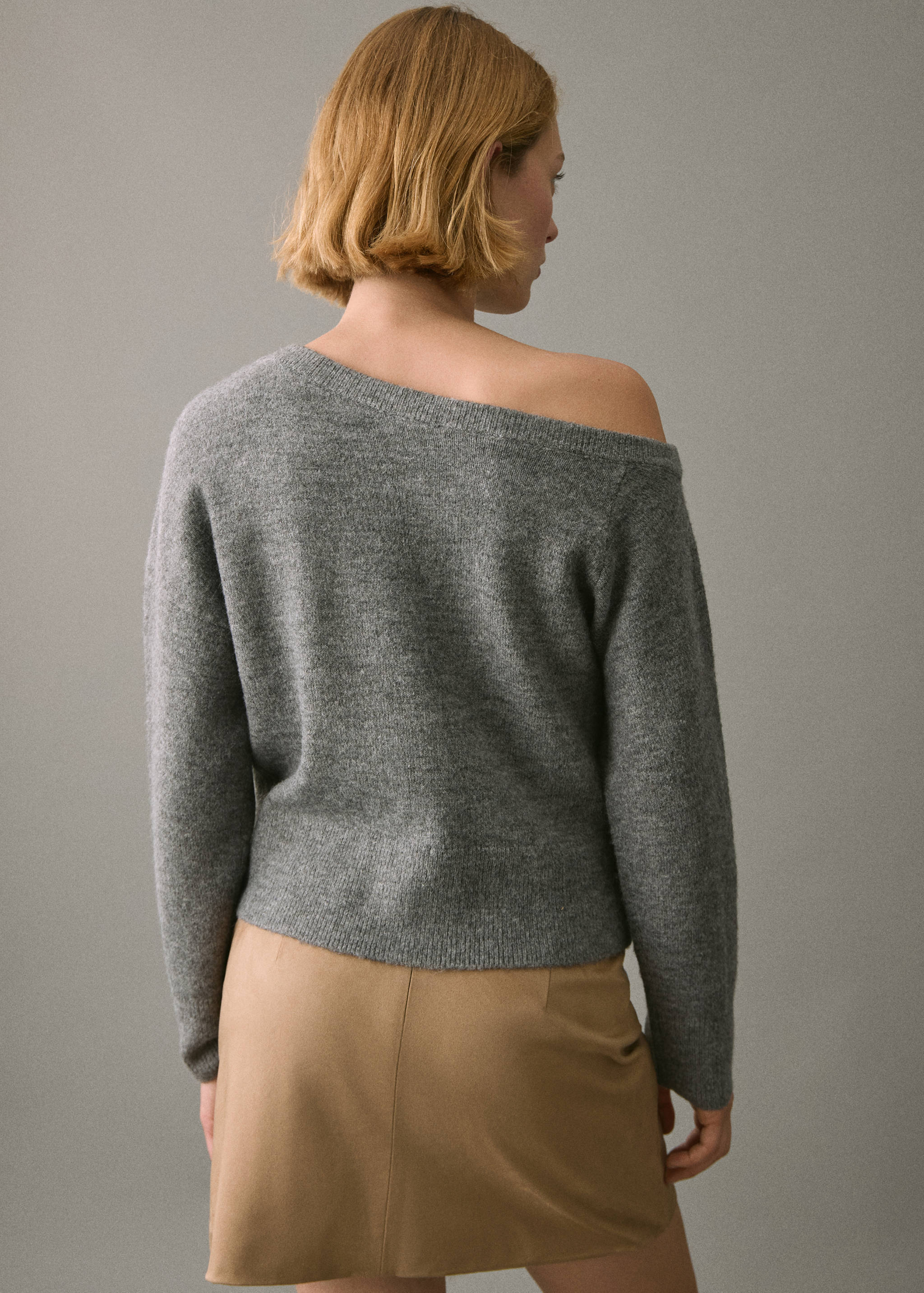 Asymmetrical studded sweater - Reverse of the article