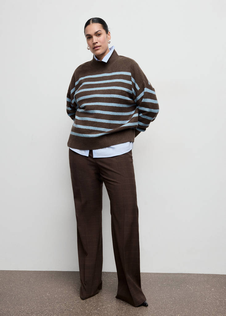 Oversized striped turtleneck sweater — Chocolate
