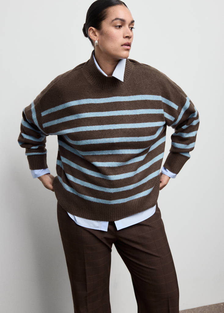 Oversized striped turtleneck sweater — Chocolate