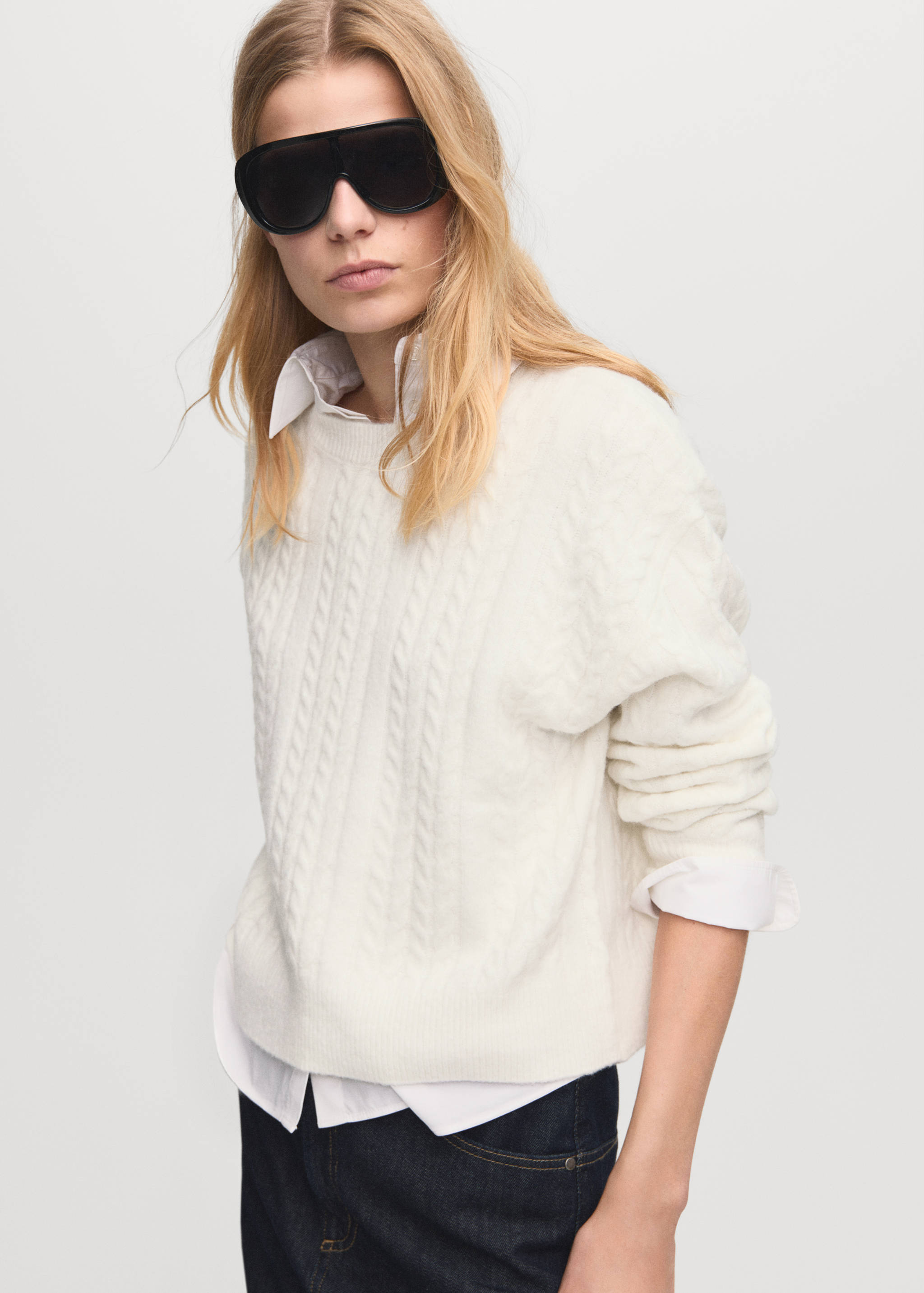 Braided knitted sweater - Medium plane