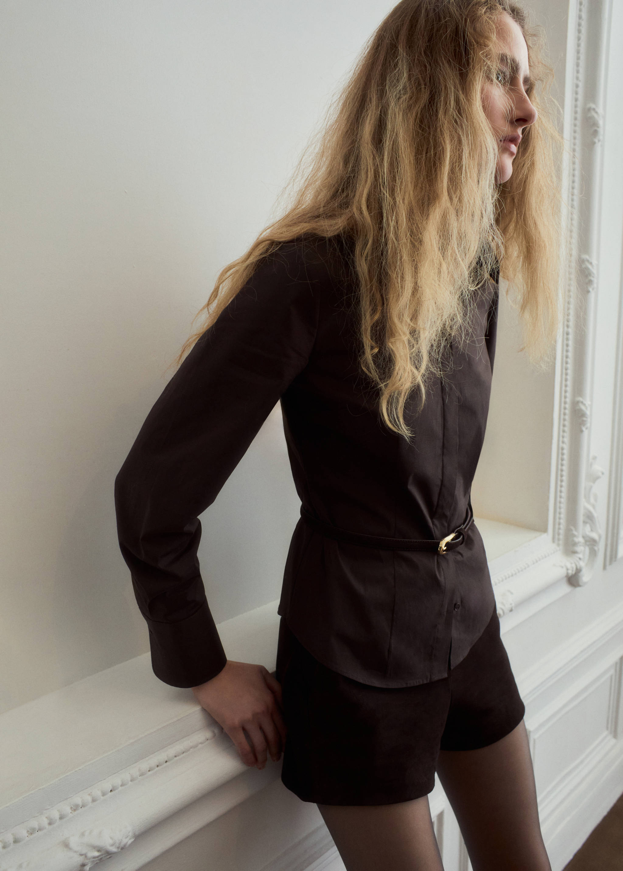 Приталенная рубашка из поплина - Средний план