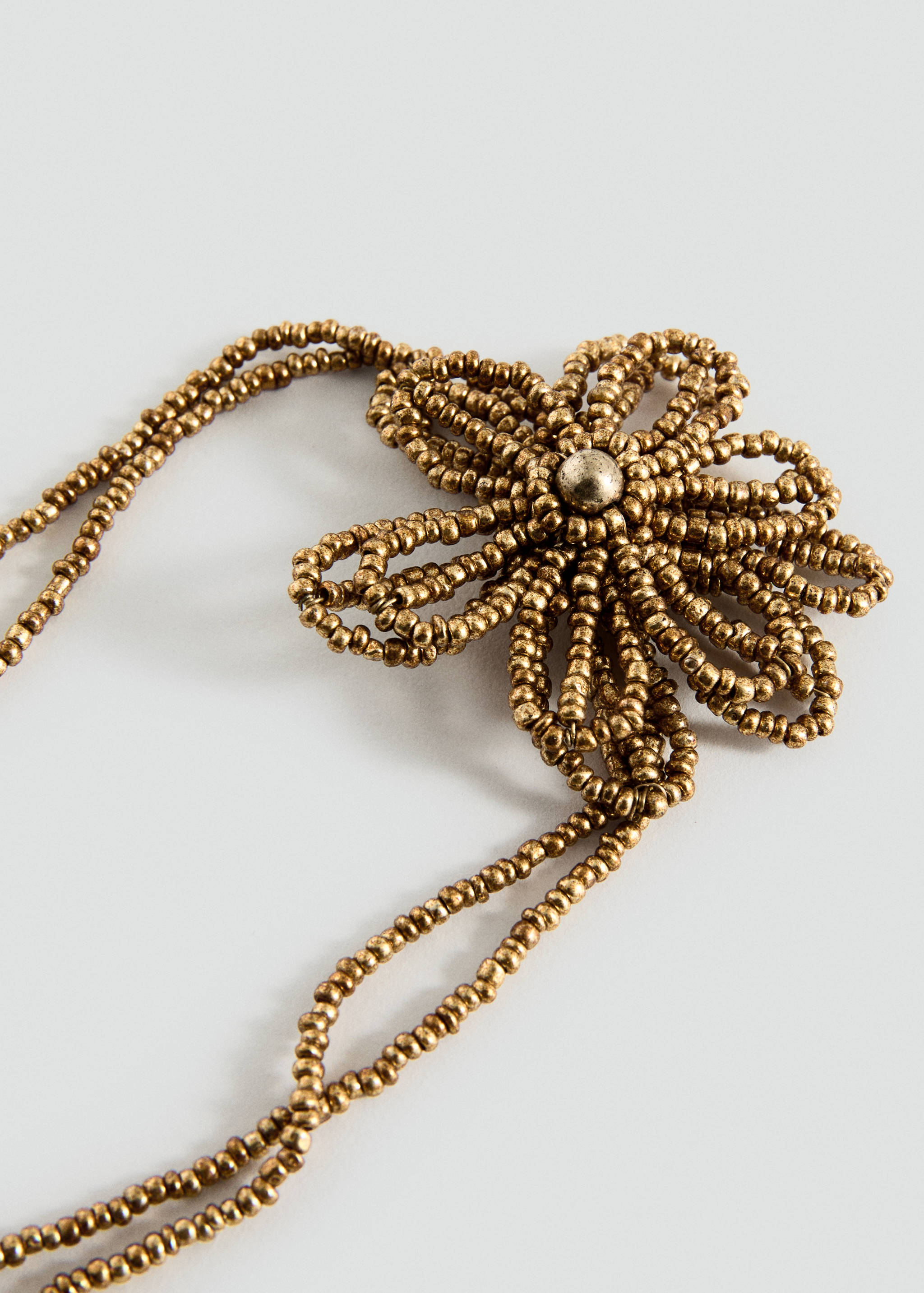 قلادة زهرة بخرزات - رؤية وسط