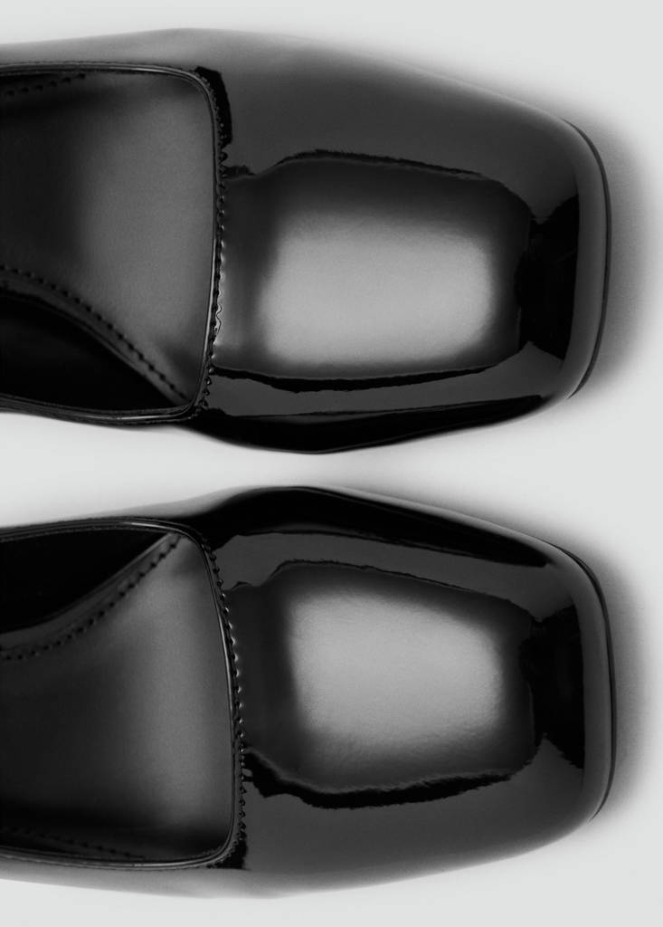 Patent leather high-heeled shoes with ankle straps — Black
