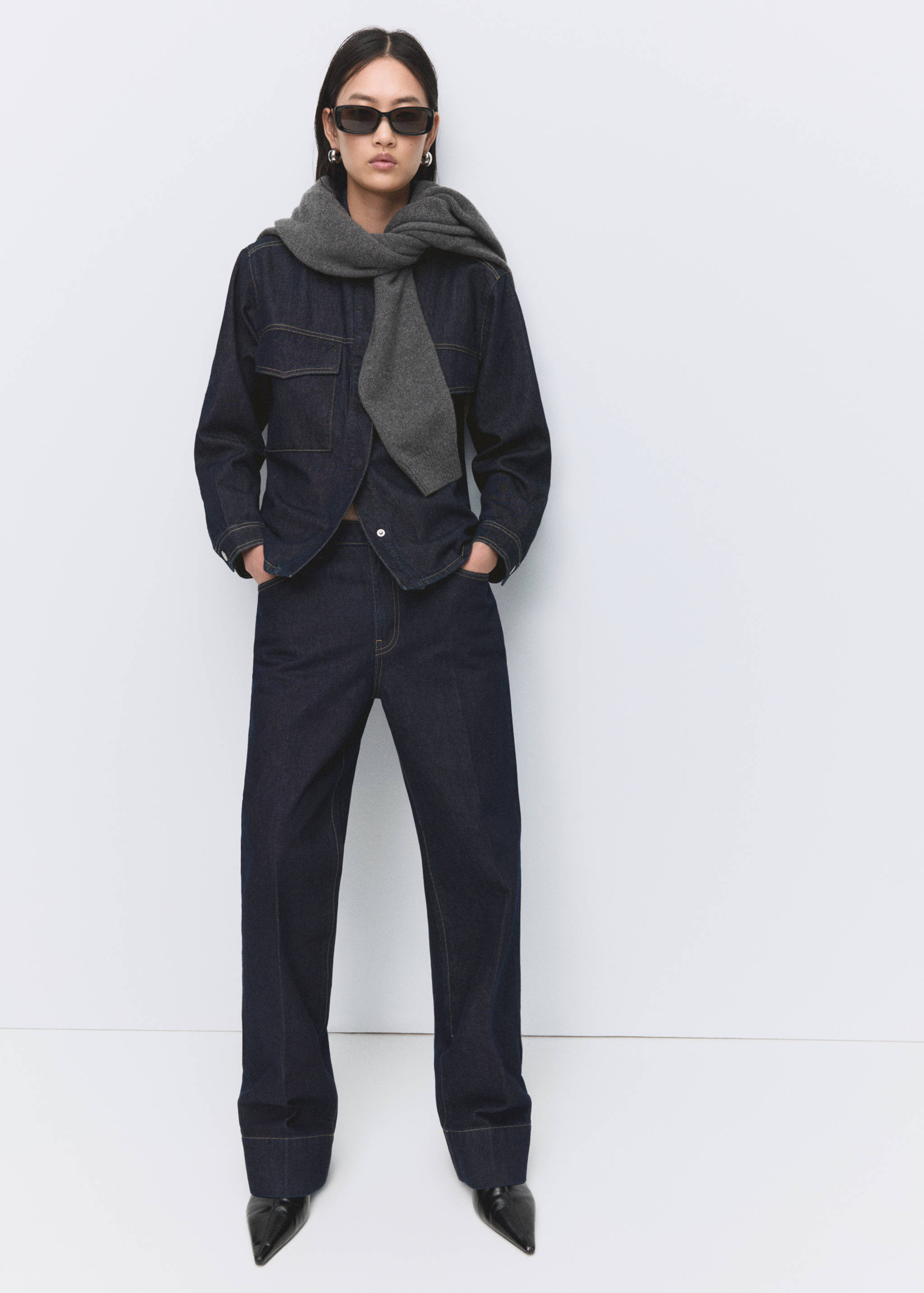 Camisa vaquera bolsillos solapa - Plano general