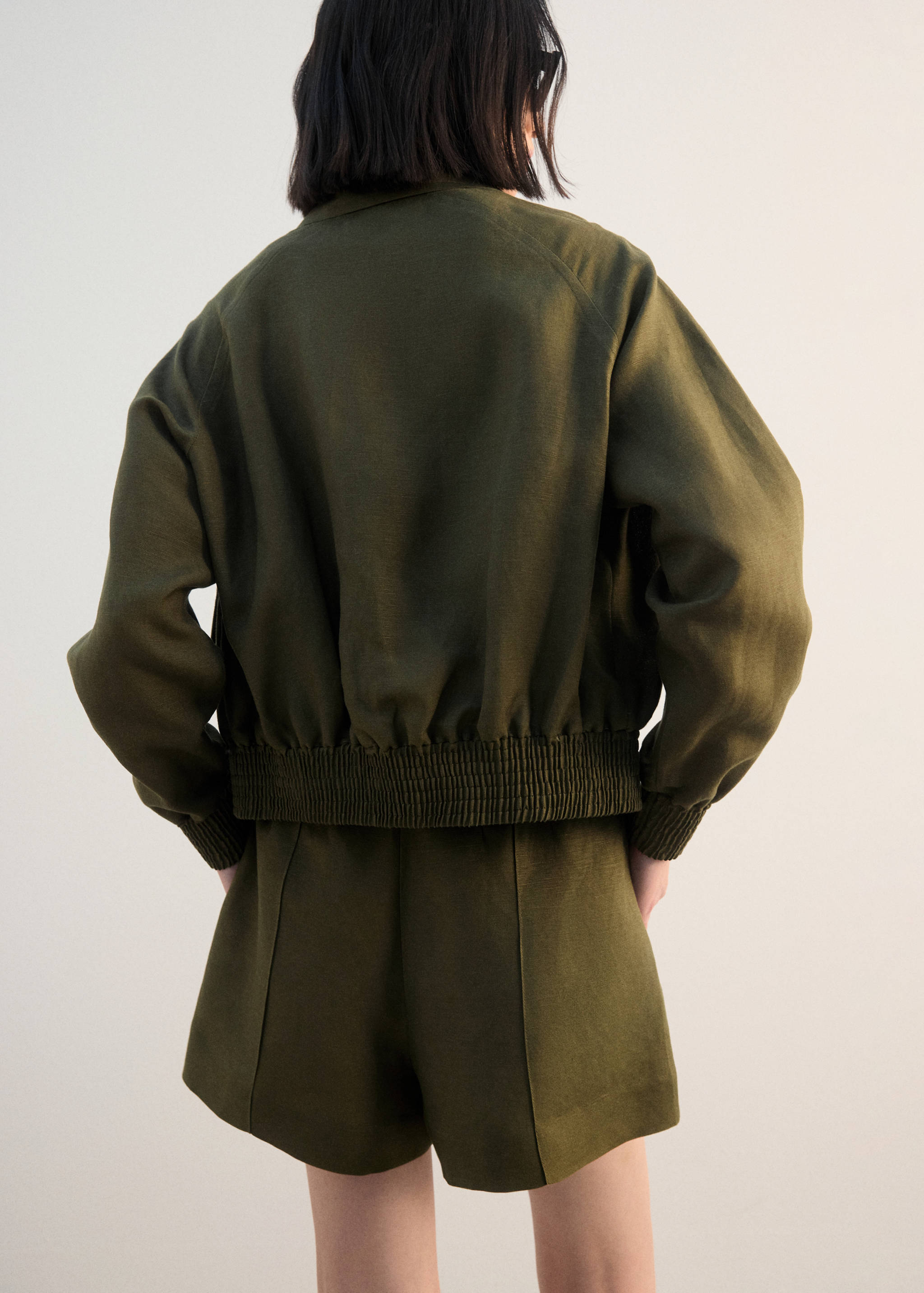 Льняная куртка с пуговицами - Обратная сторона изделия