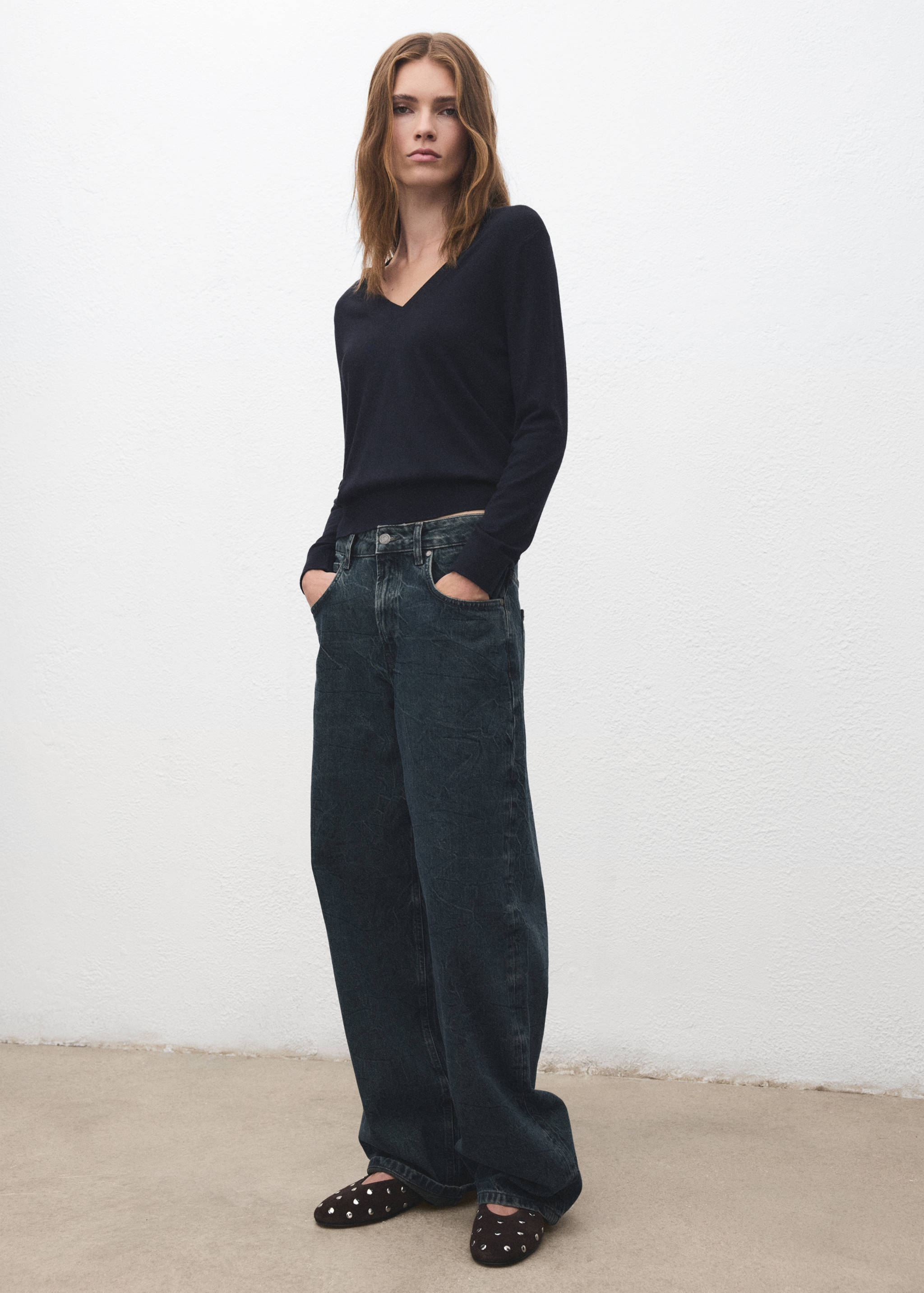 Ballerines en daim à clous - Plan général