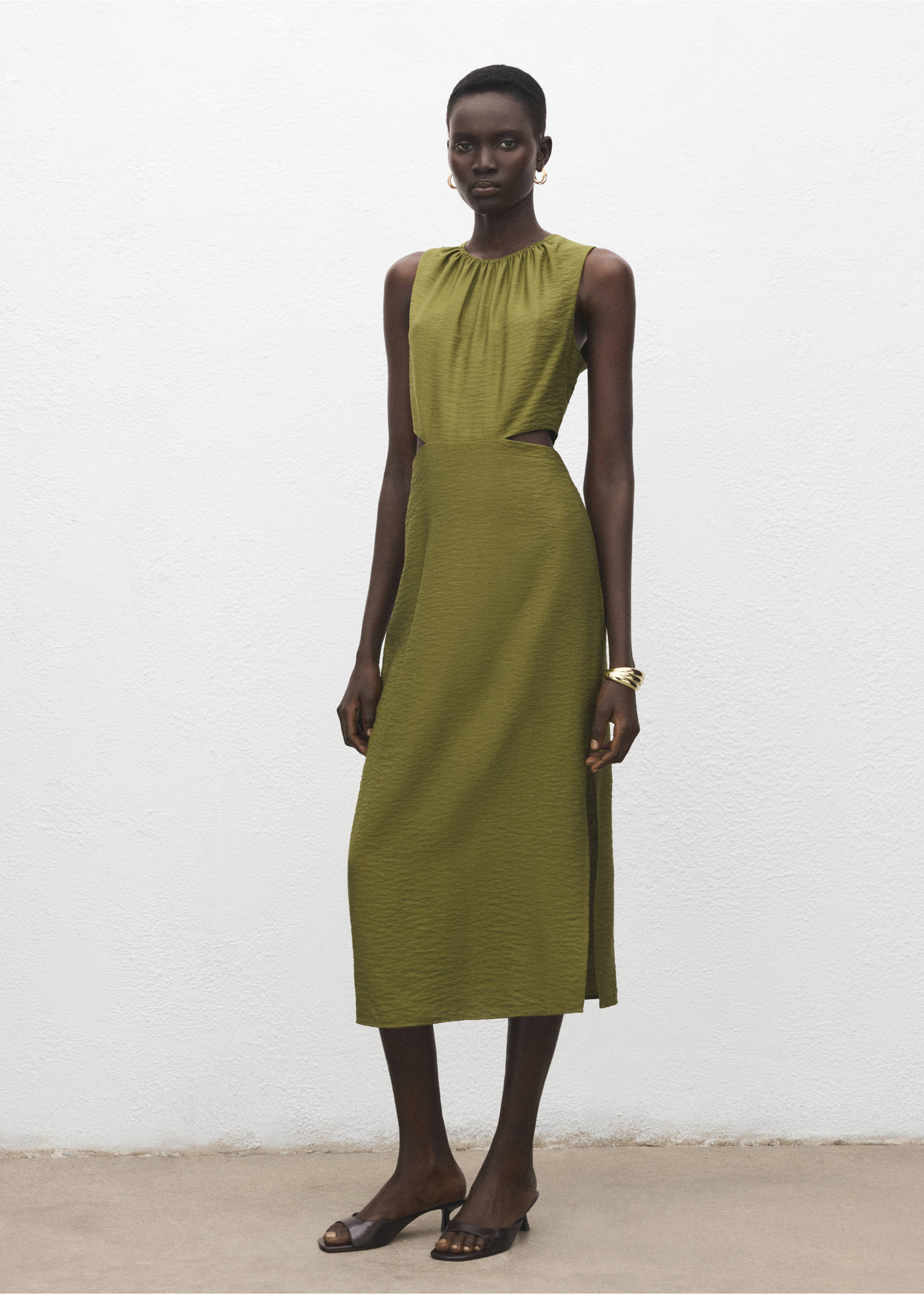 Crinkled-effect dress with cut-out - General plane, Pastel Green. Ref: 27041244-00.