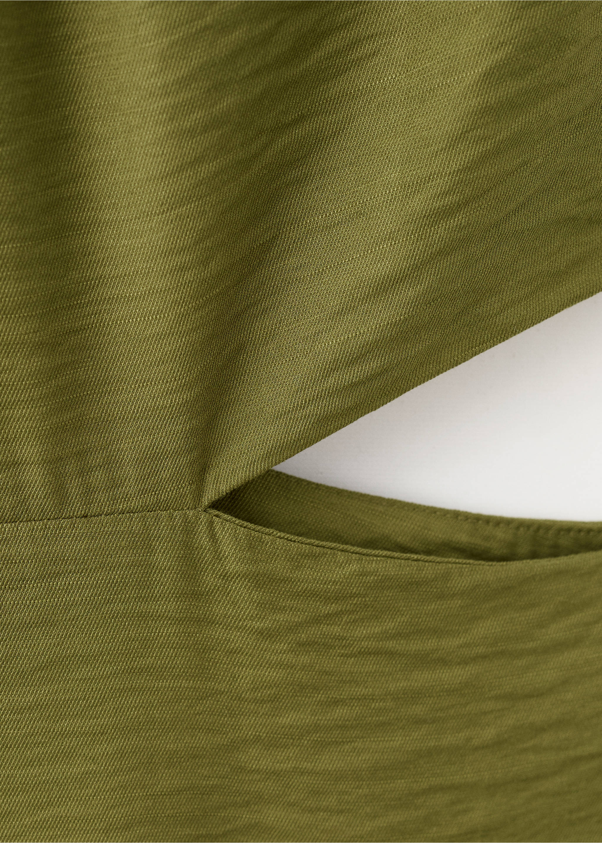 Crinkled-effect dress with cut-out - Details of the article 8, Pastel Green. Ref: 27041244-00.