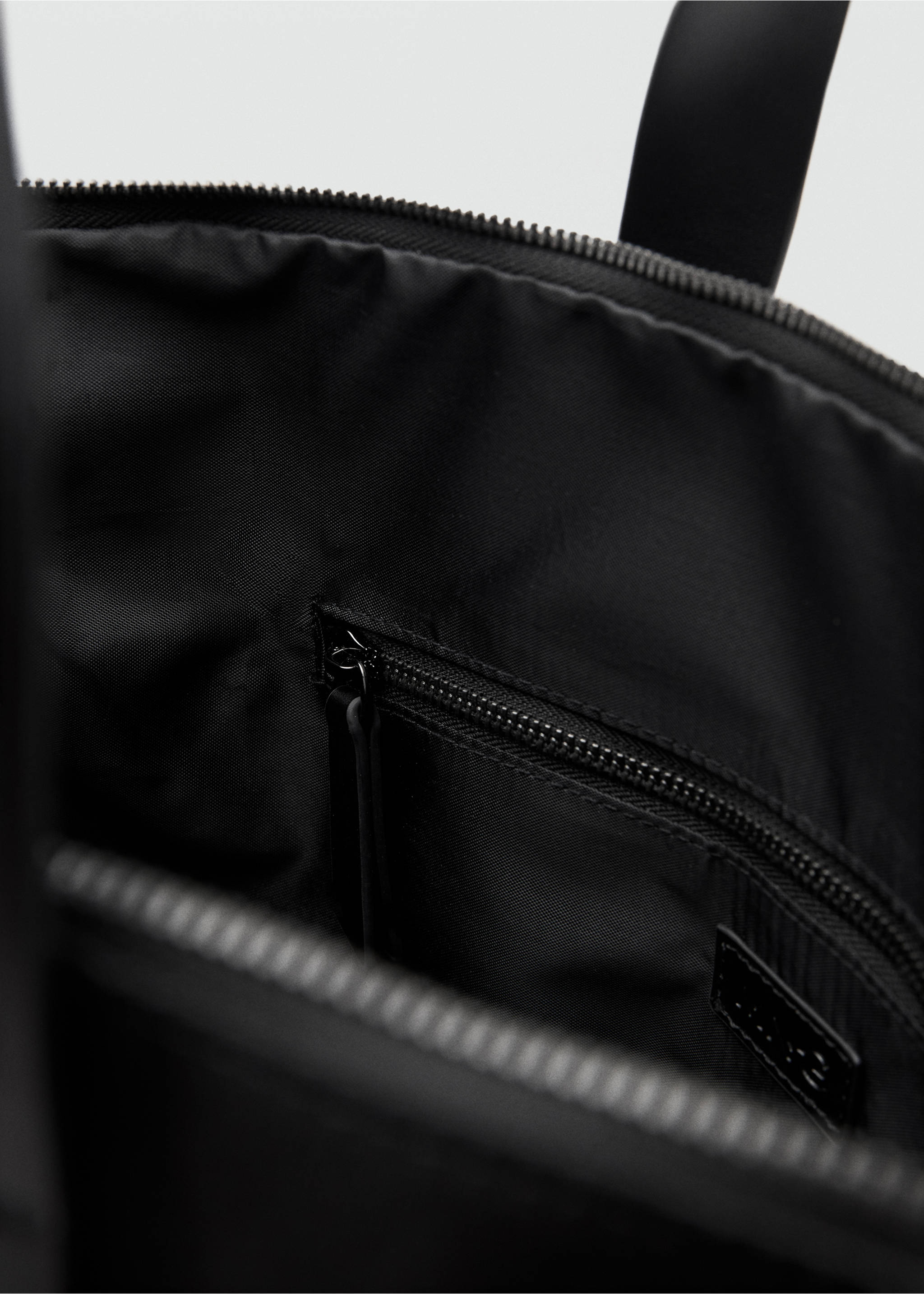 Bolso multifuncional combinado piel - Detalle del artículo 3, Negro. Ref: 27041245-00.