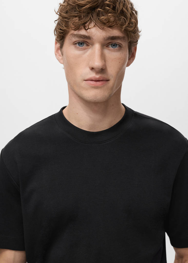 Medium weight regular fit T-shirt — Black