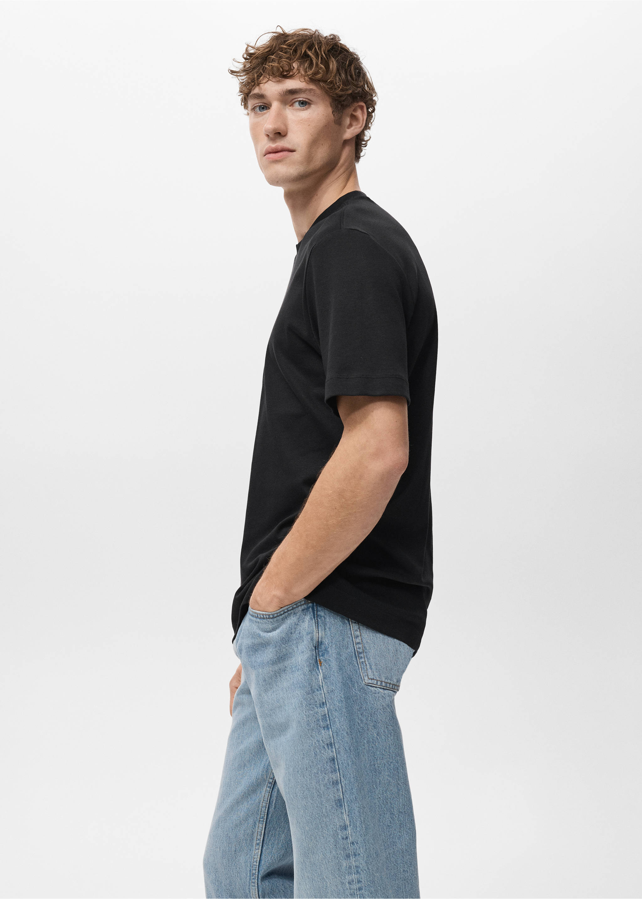 Camiseta medium weight regular fit - Detalle del artículo 2, Negro. Ref: 27041262-00.