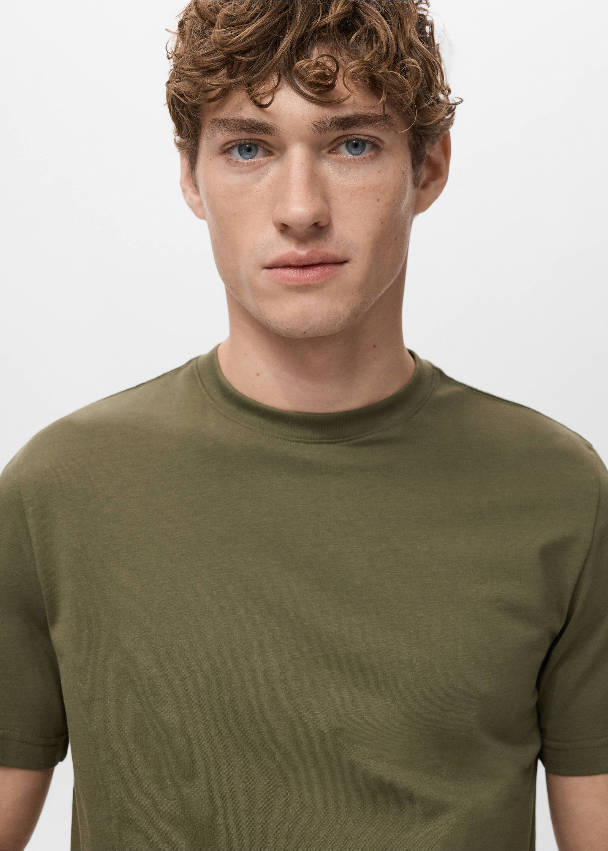 100% cotton slim-fit t-shirt - Details of the article 1, Olive Green. Ref: 27041263-00.