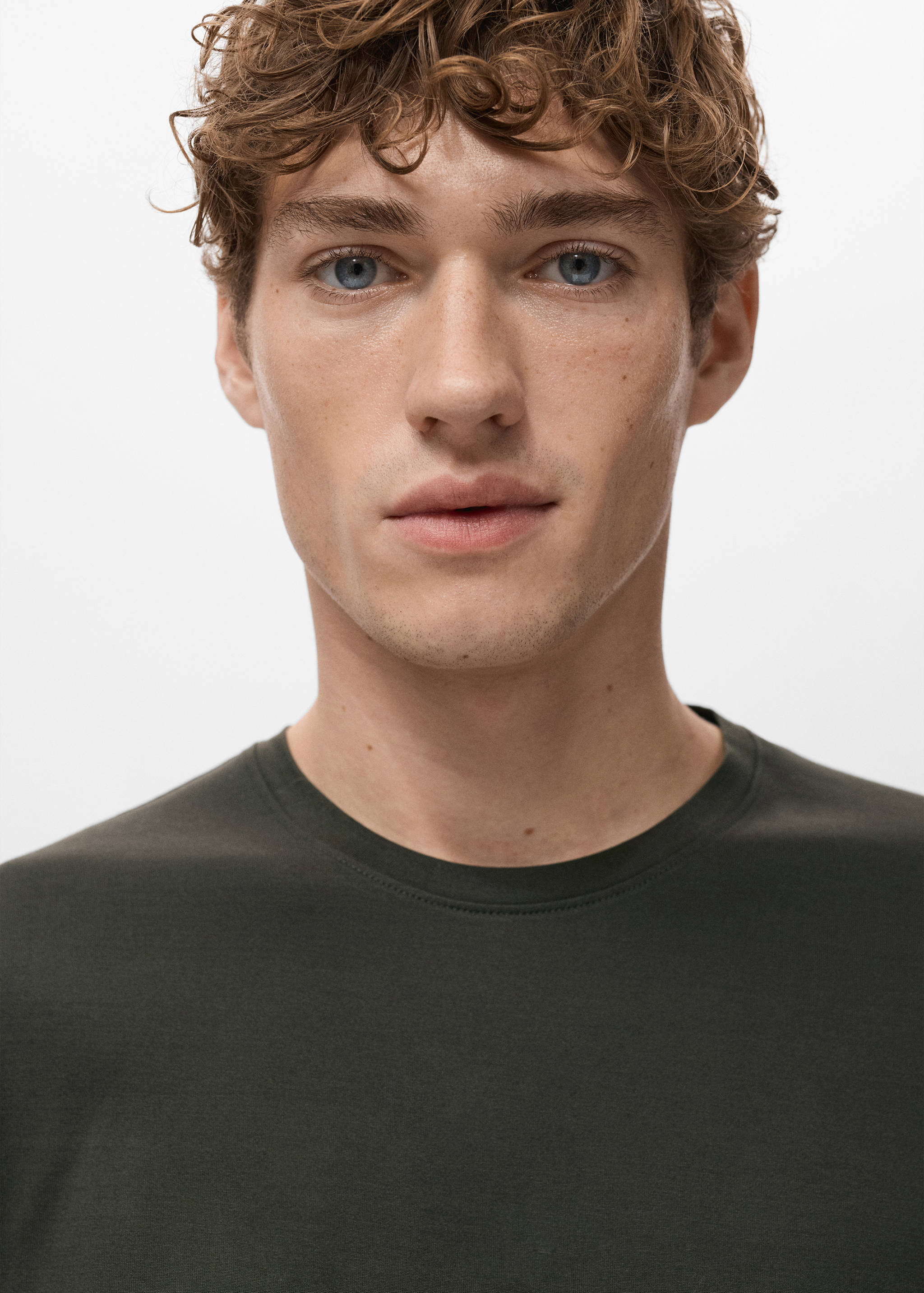 Футболка 100% хлопок regular fit - Деталь изделия 1