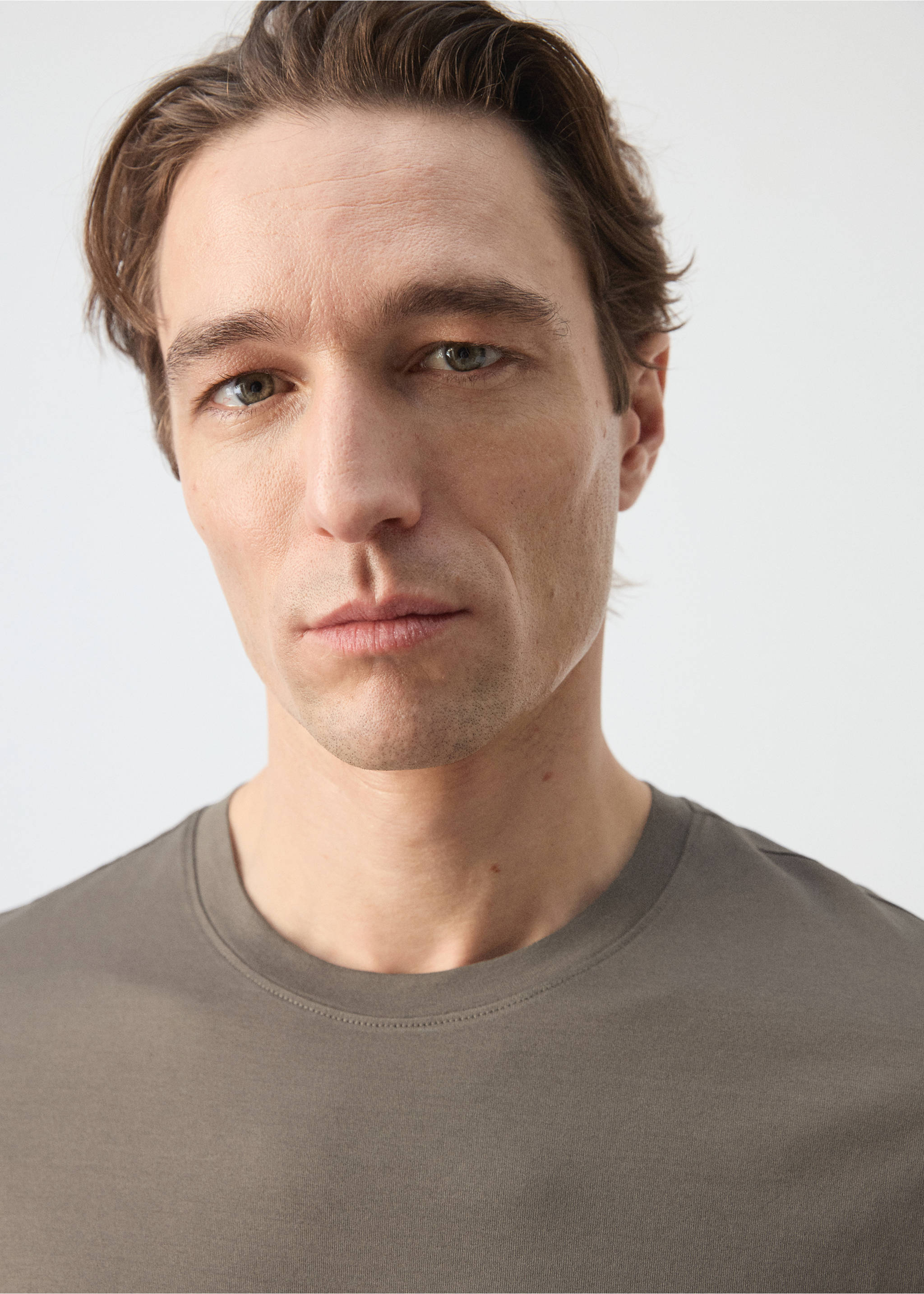 Camiseta 100% algodón regular fit - Detalle del artículo 1, Marrón medio. Ref: 27041264-00.