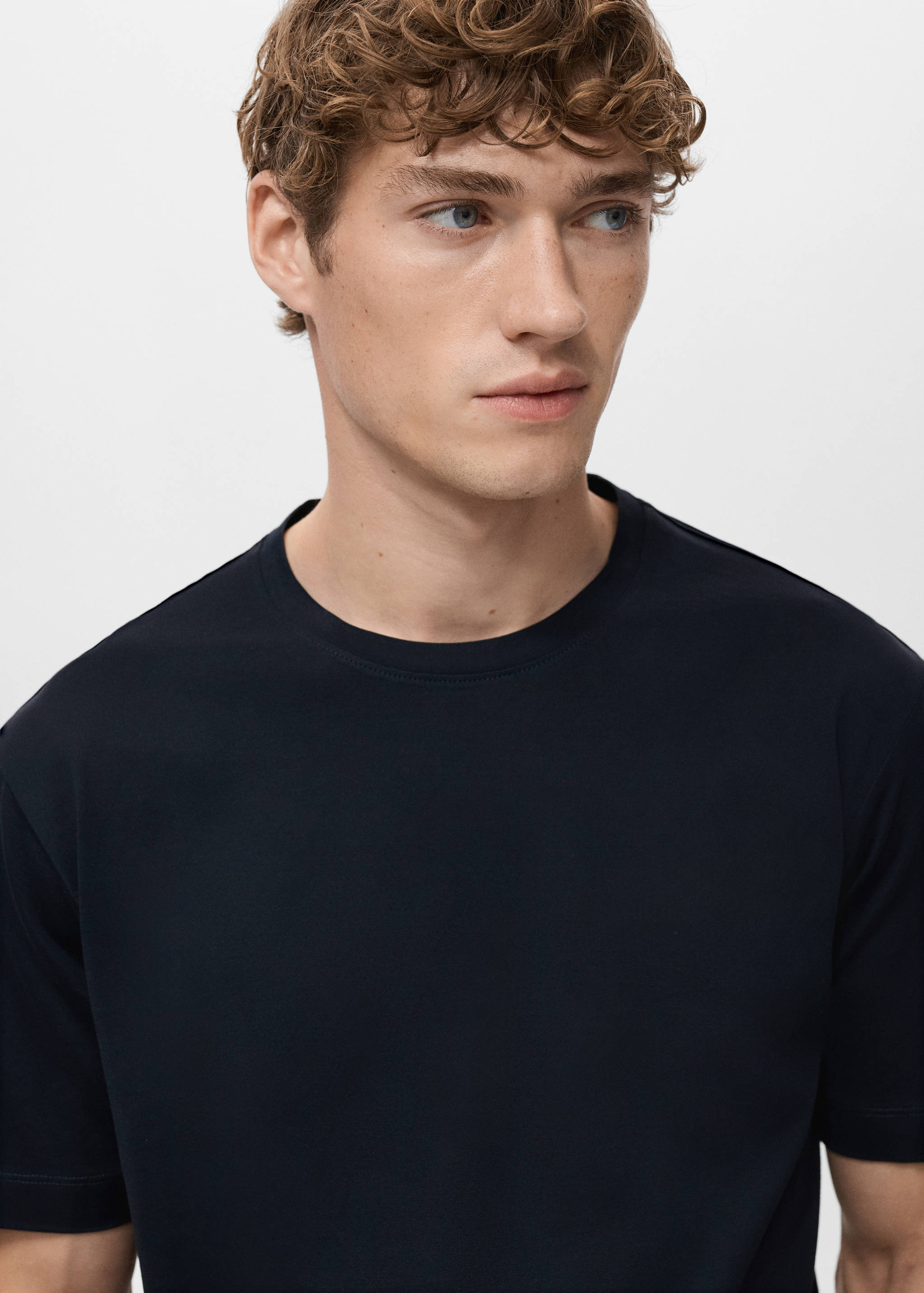 Футболка 100% хлопок regular fit - Деталь изделия 1