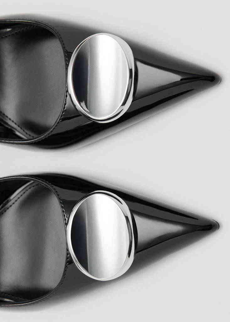 Patent leather high-heeled shoes with metal detail — Black