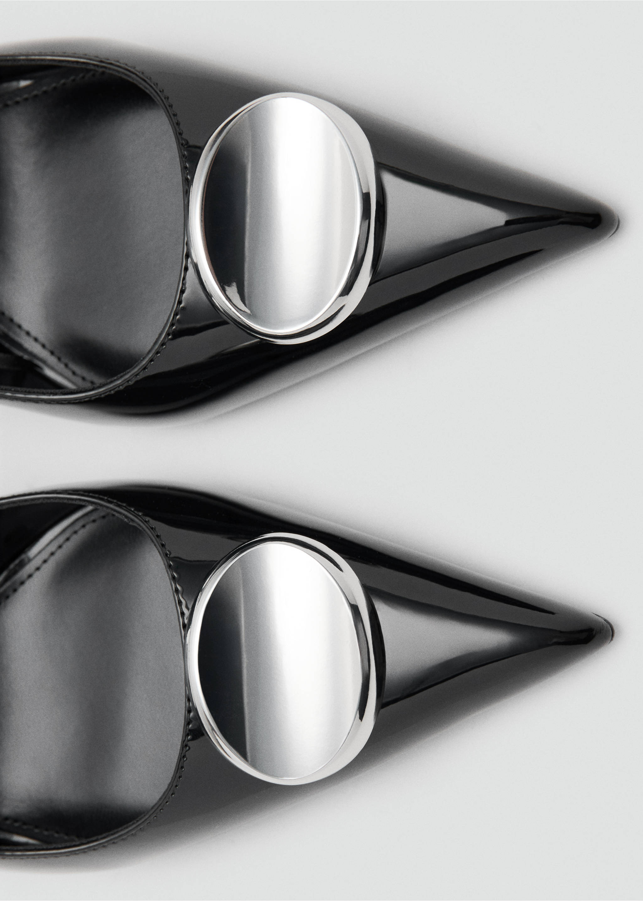 Patent leather high-heeled shoes with metal detail - Details of the article 2, Black. Ref: 27041279-00.