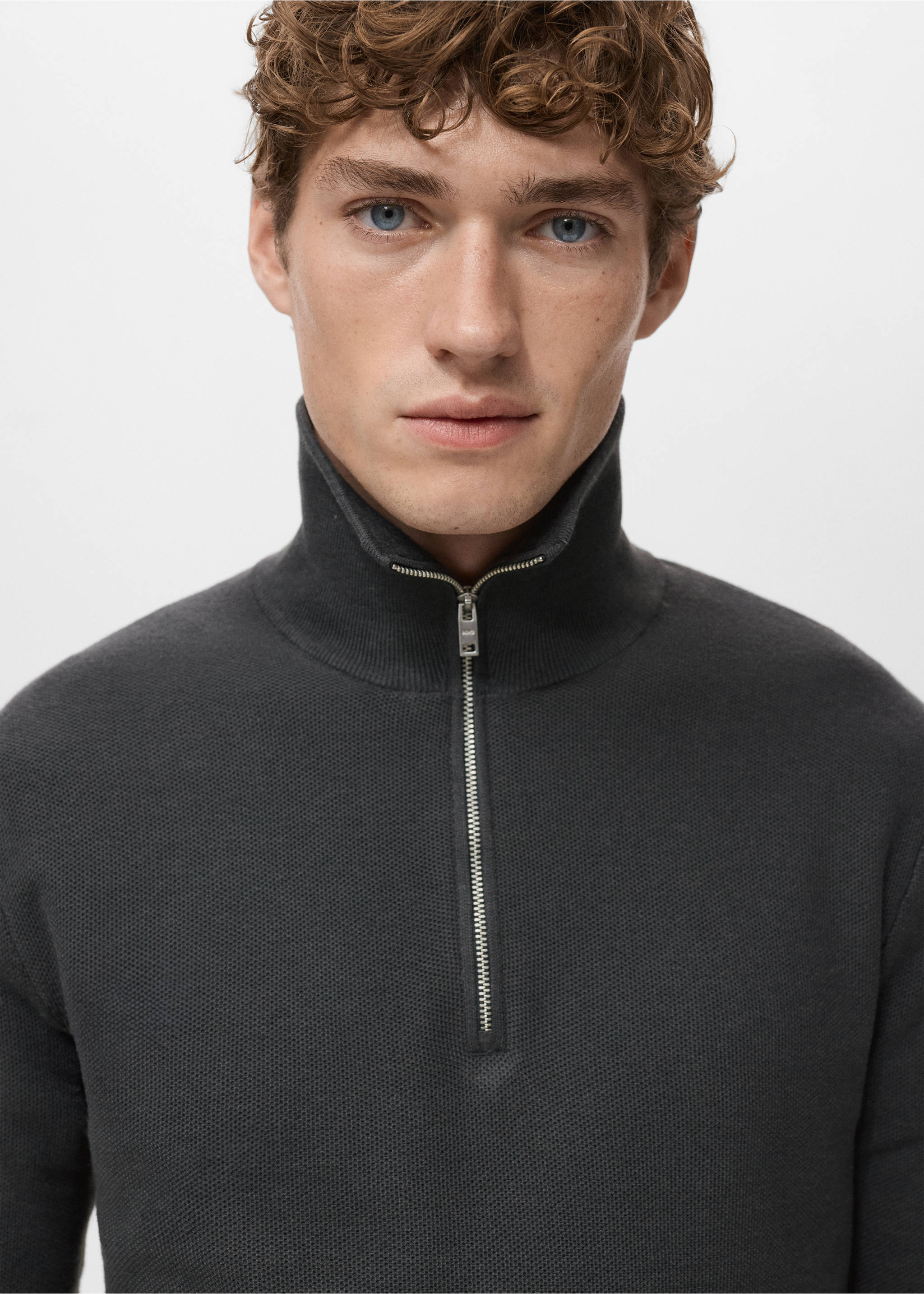 Jersey microestructura cuello cremallera - Detalle del artículo 1, Gris oscuro. Ref: 27041282-00.