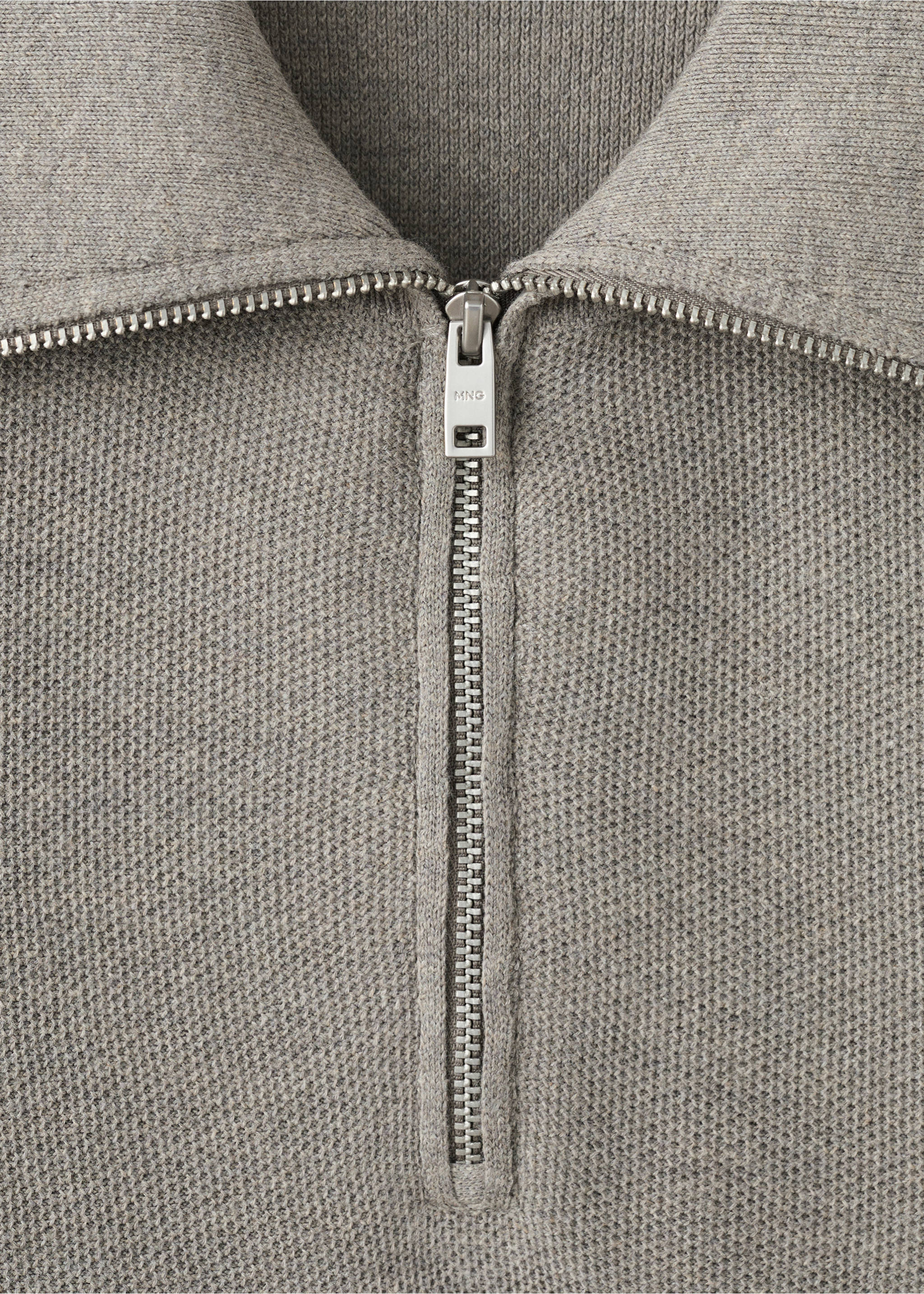 Jersey microestructura cuello cremallera - Detalle del artículo 8, Gris visón. Ref: 27041282-00.