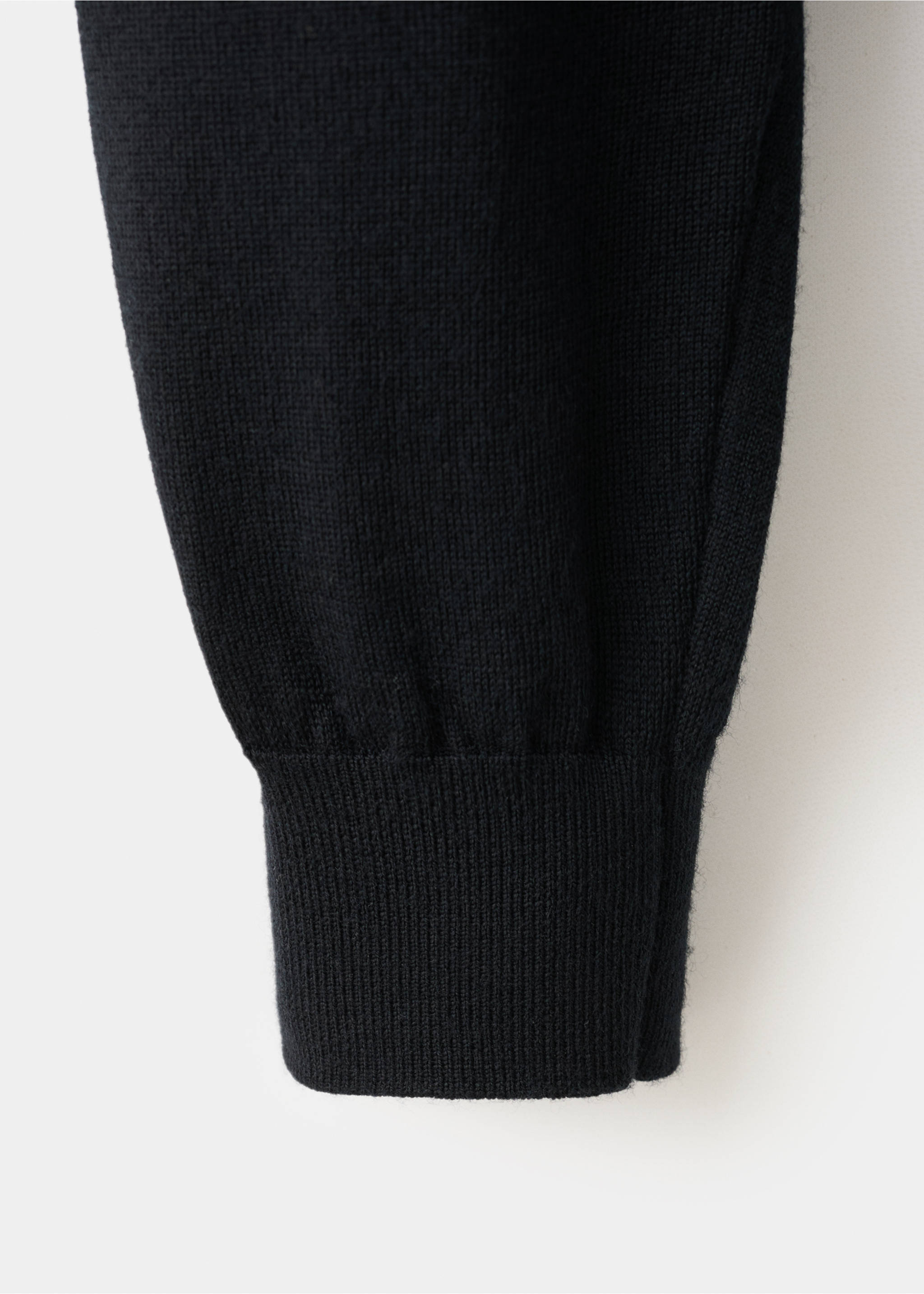 100% wool fine-knit sweater - Details of the article 8, Black. Ref: 27041284-00.