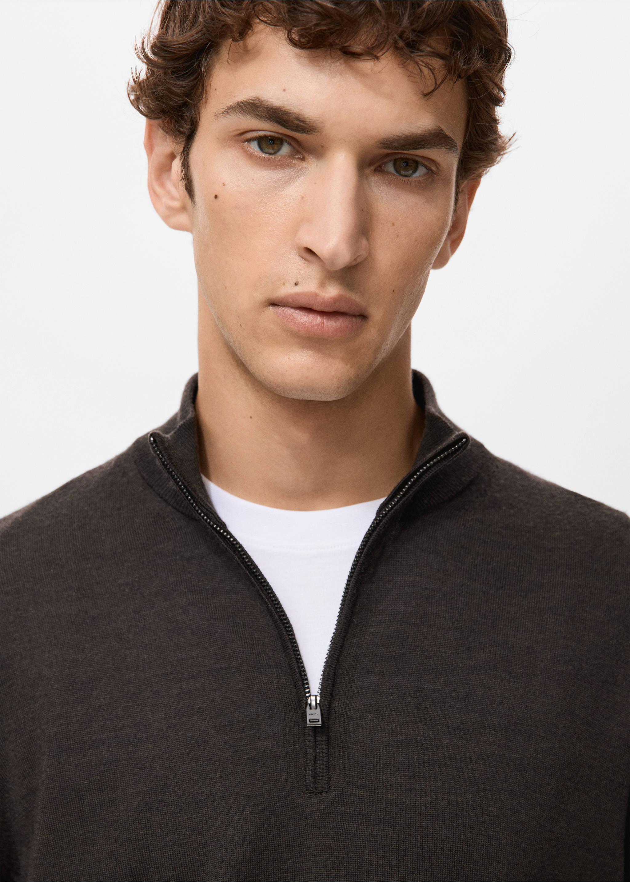 100% merino wool zip-neck sweater - Details of the article 1, Chocolate. Ref: 27041285-00.