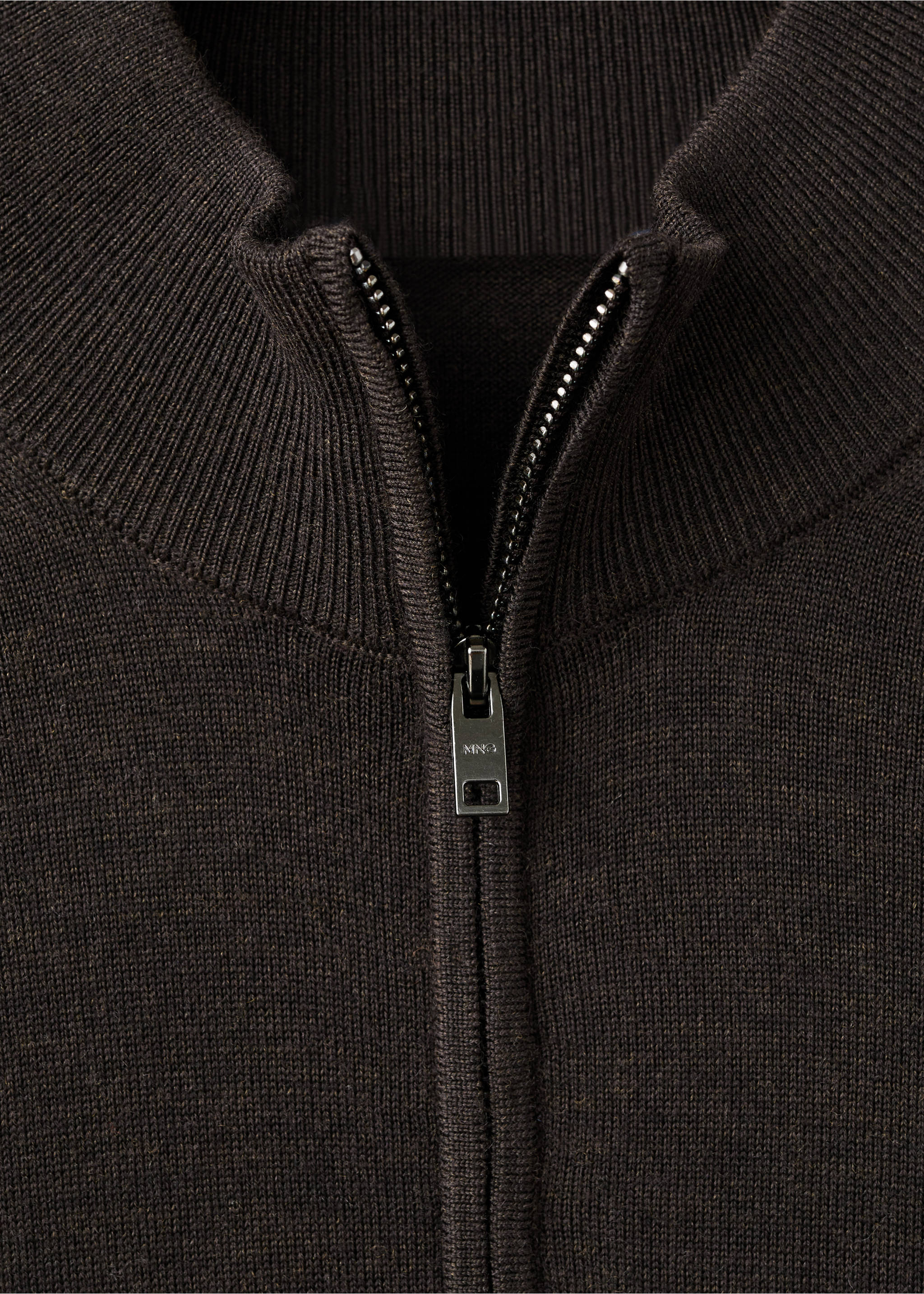 100% merino wool zip-neck sweater - Details of the article 8, Chocolate. Ref: 27041285-00.