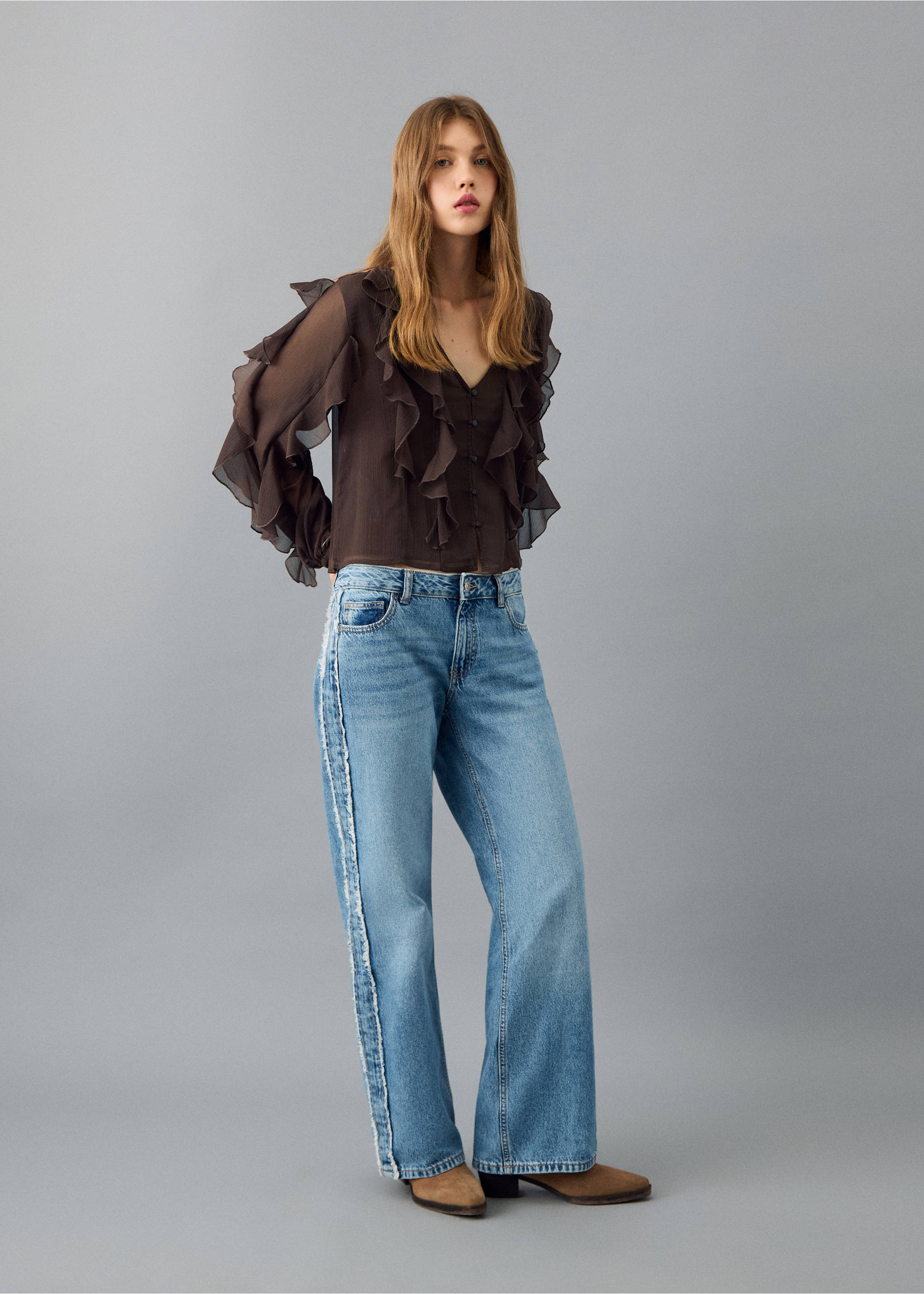 Легкая блуза с воланами - Общий план, Коричневый. Ref: 27041289-00.