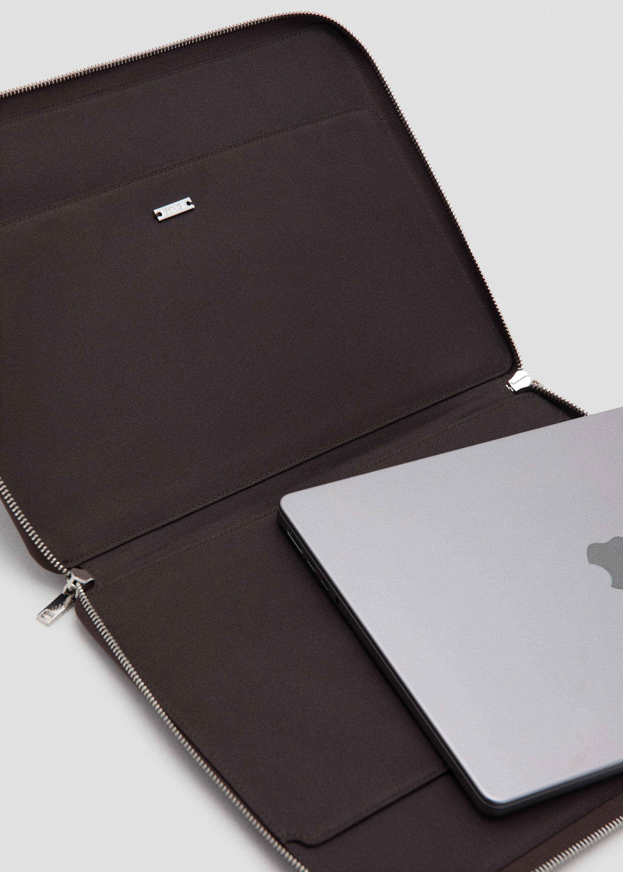 Studded leather laptop case - Details of the article 2