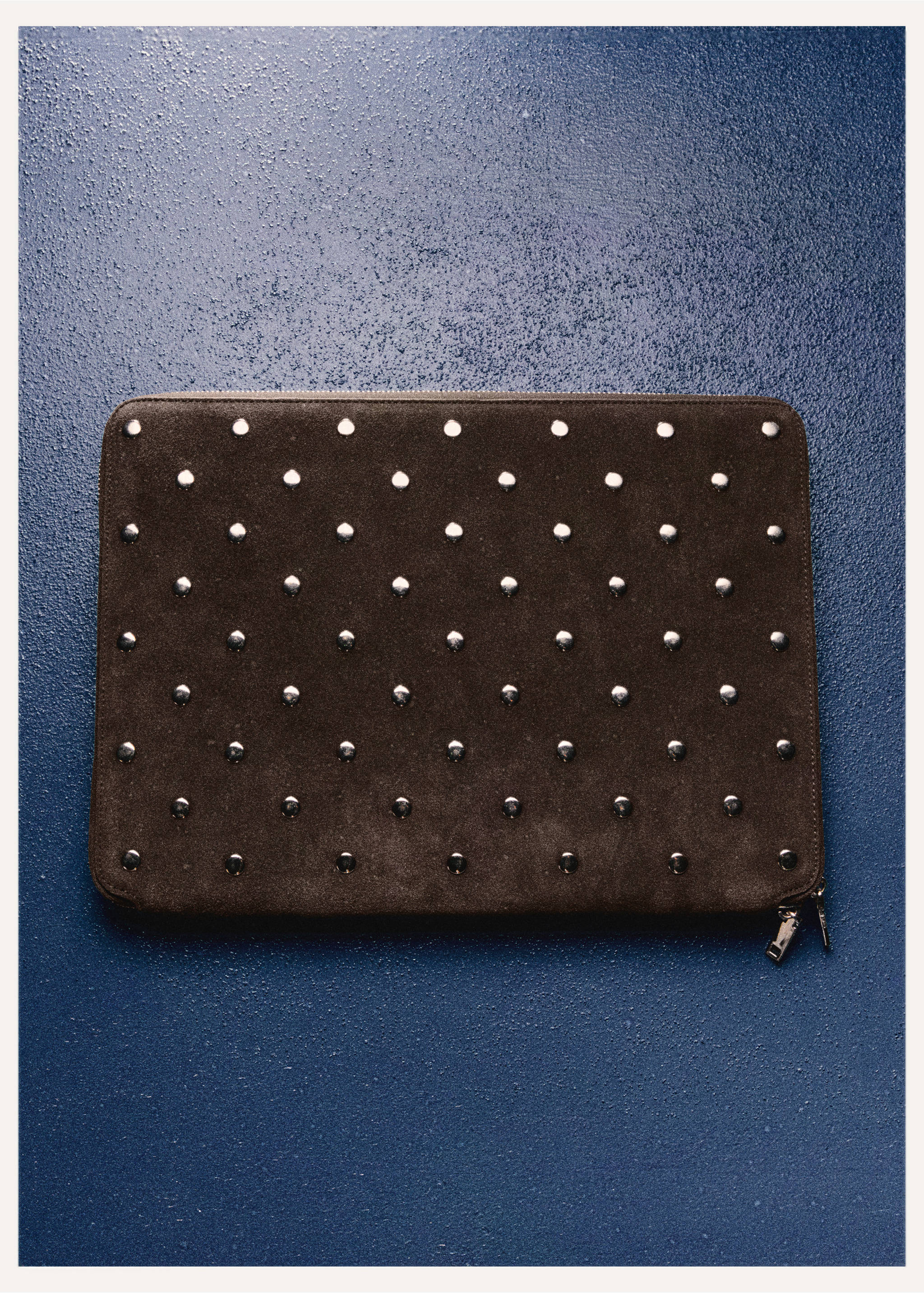 Studded leather laptop case - Details of the article 5, Chocolate. Ref: 27041300-00.