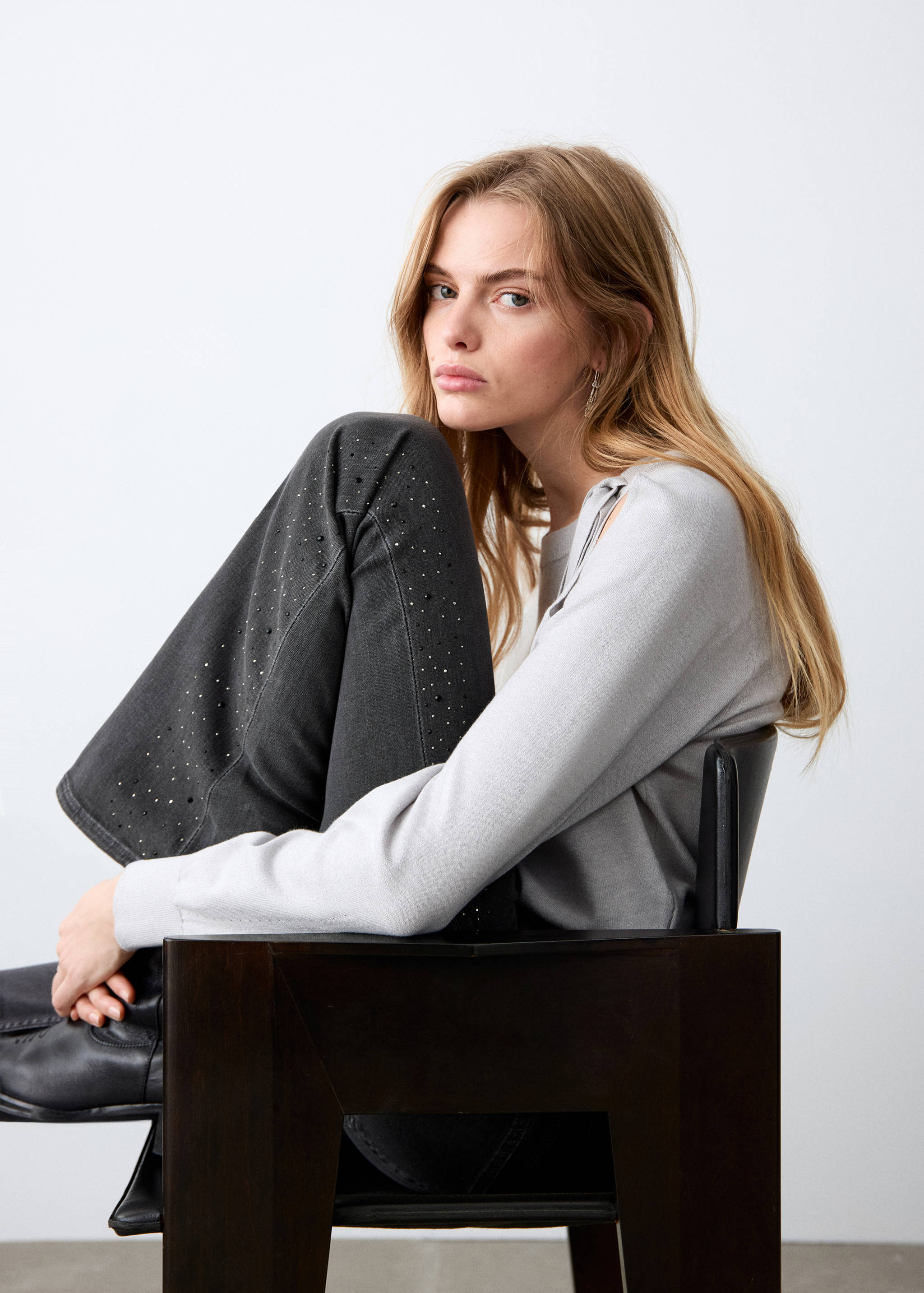 Джинсы flare со стразами - Деталь изделия 2