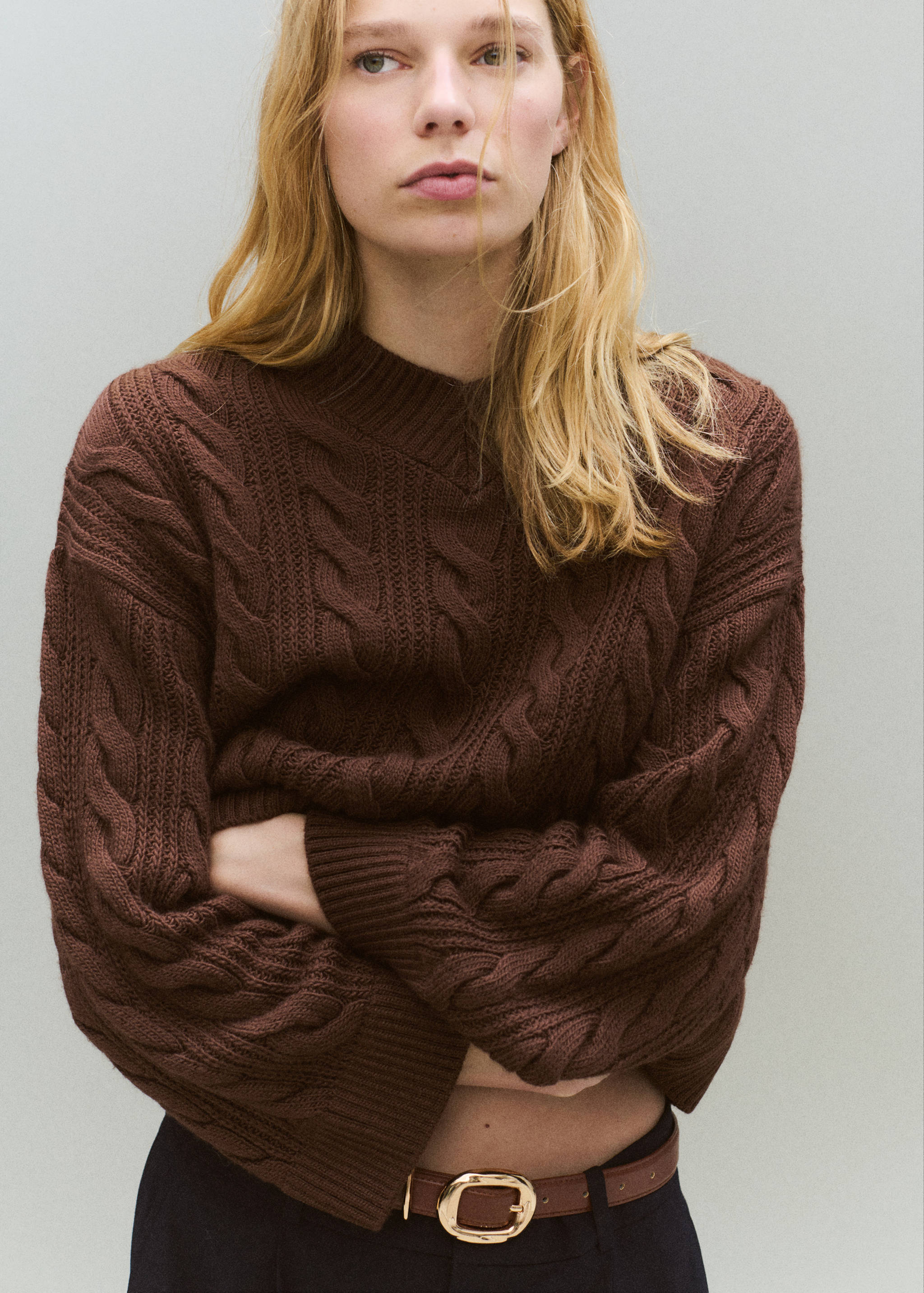 Zopfmuster-Pullover mit V-Ausschnitt - Mittlere Ansicht