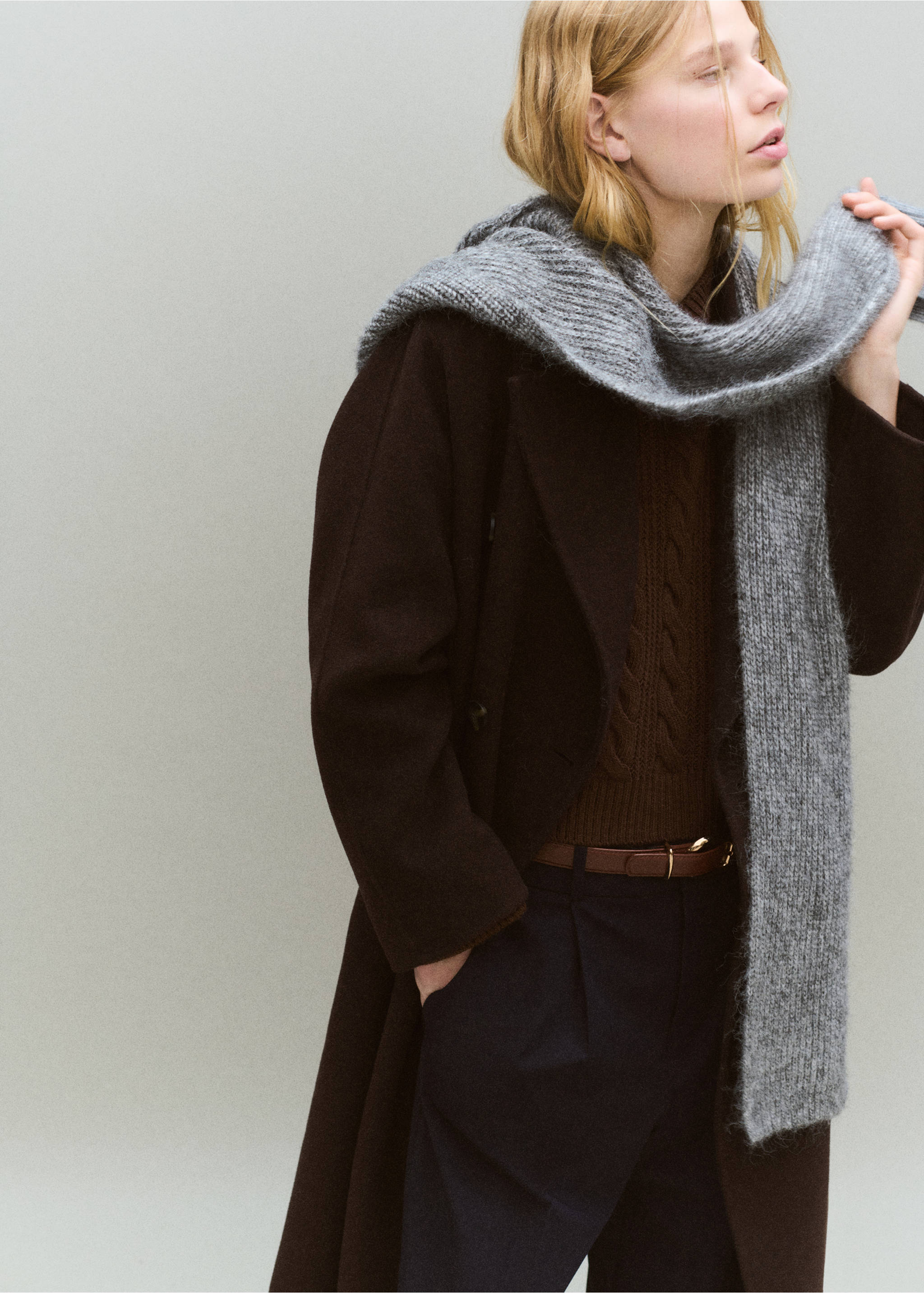 V-neck braided sweater - Details of the article 2, Brown. Ref: 27041308-00.