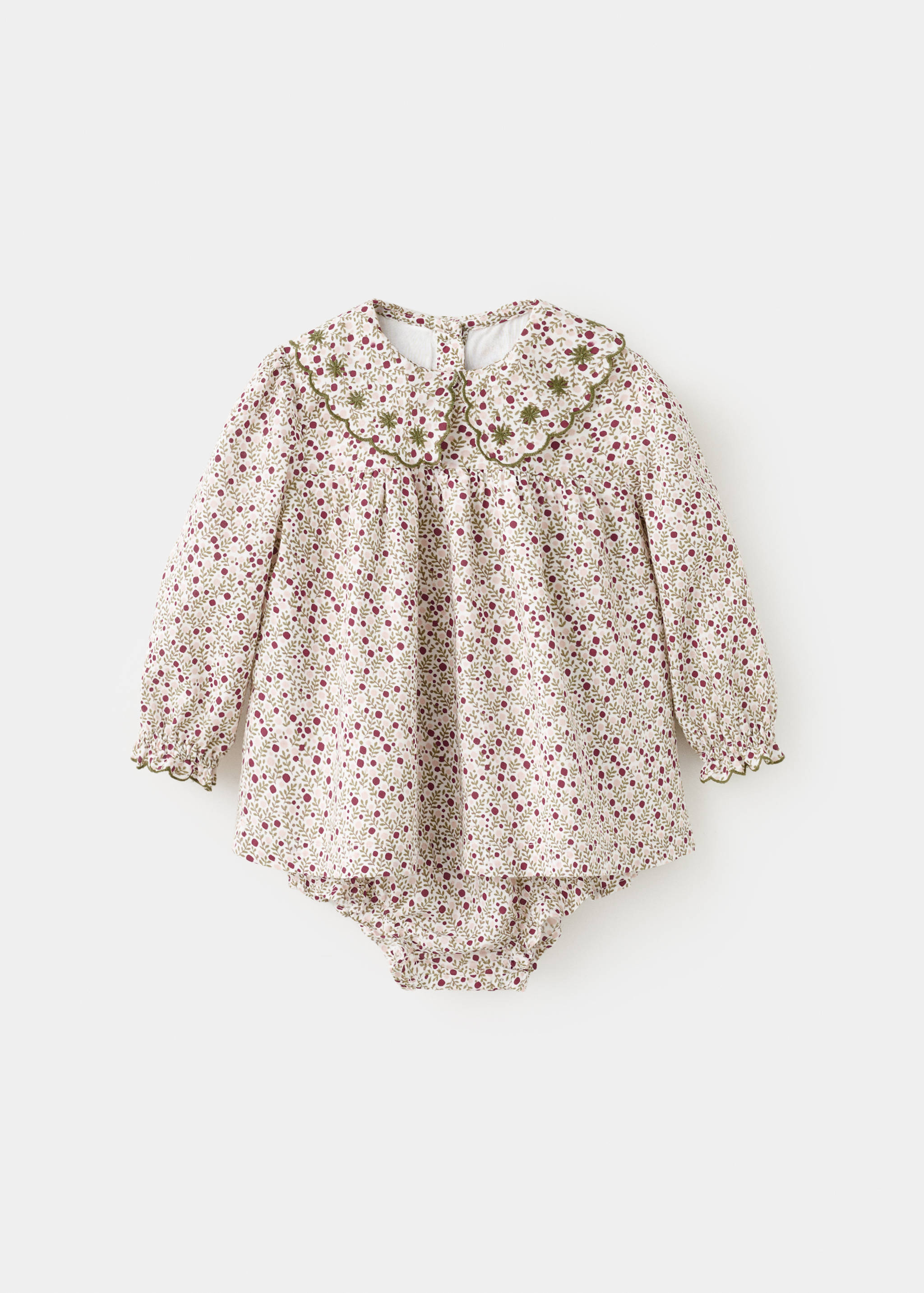 Vestido y ranita detalles bordados - Artículo sin modelo