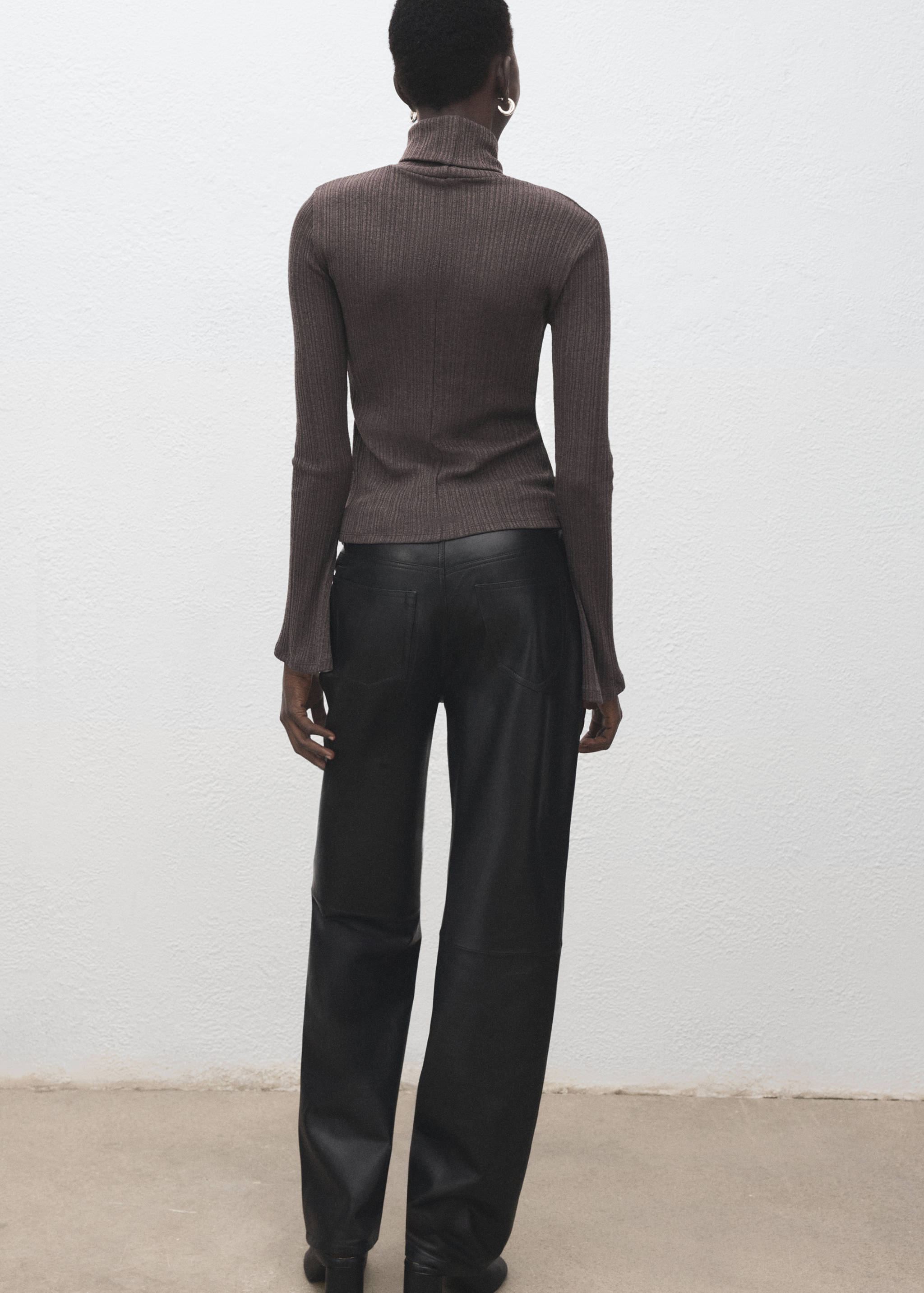 Turtleneck sweater with flared sleeves - Reverse of the article
