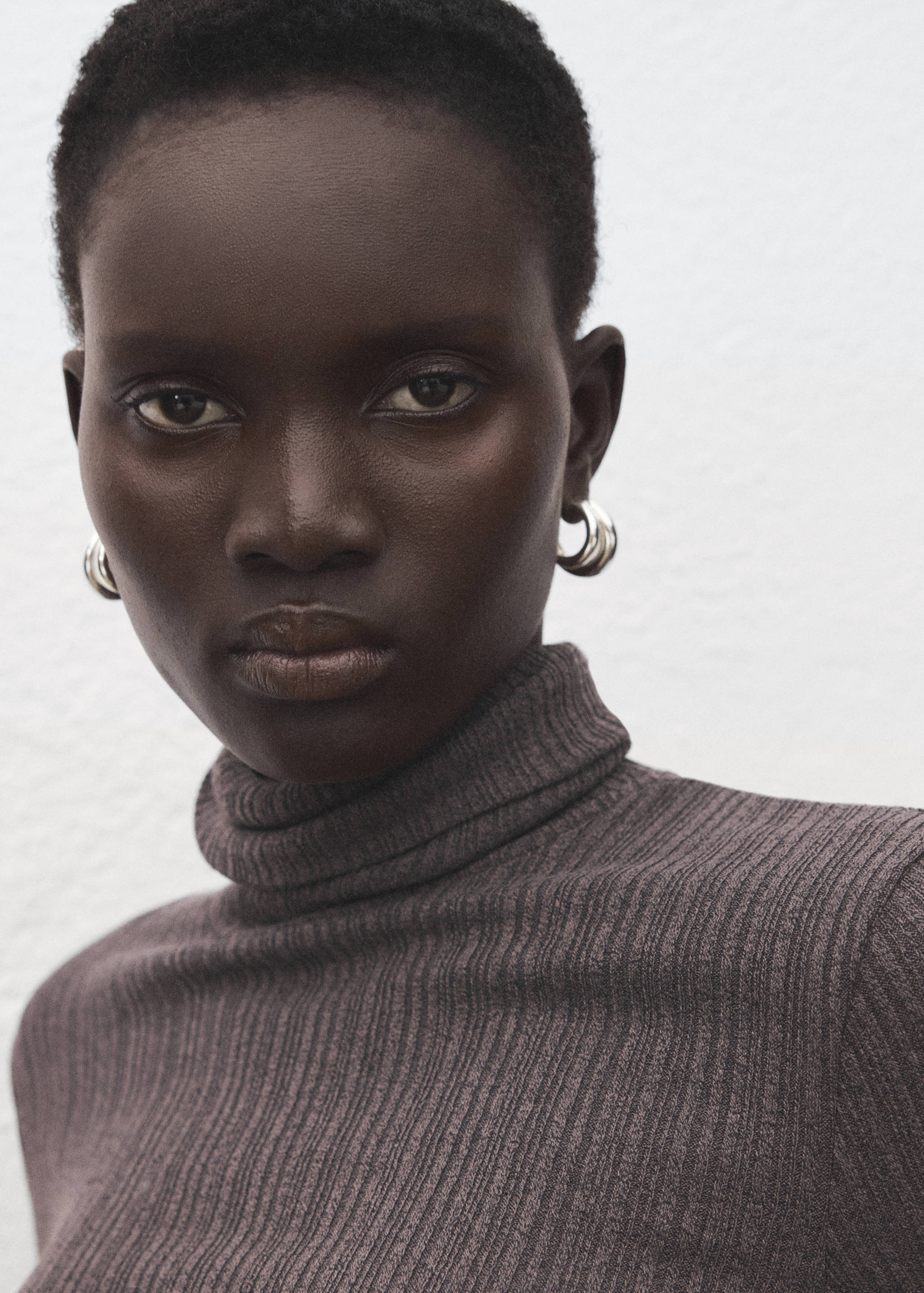 Turtleneck sweater with flared sleeves - Details of the article 1