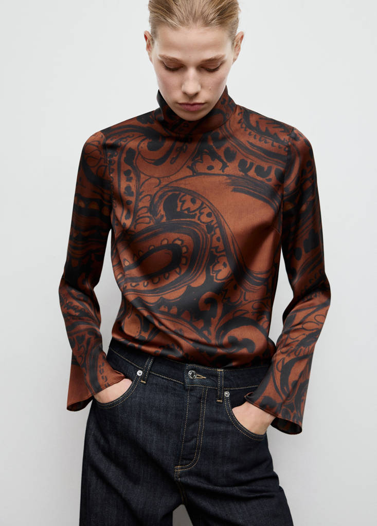Blusa satinada estampado paisley
