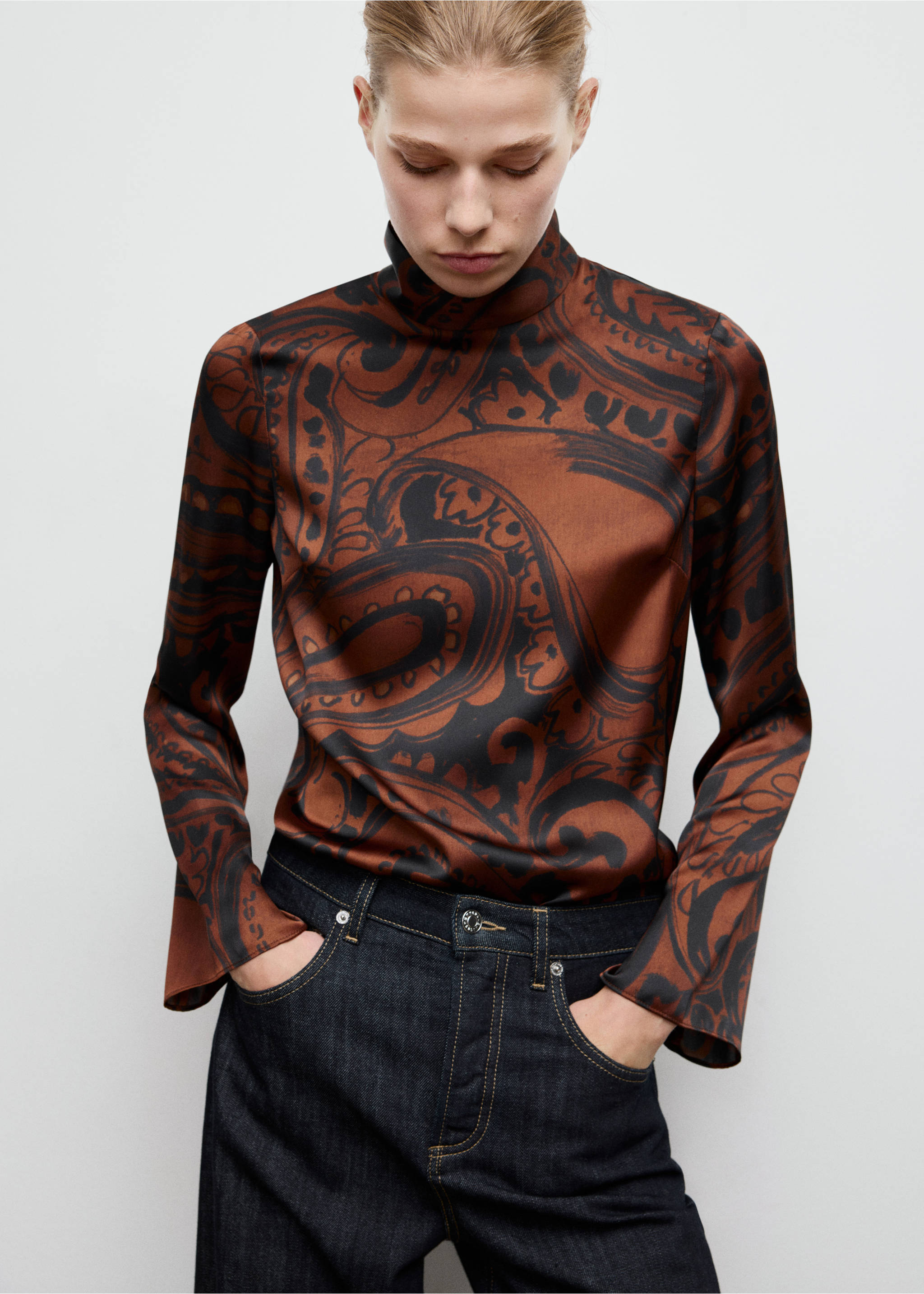 Blusa satinada estampado paisley - Plano medio, Naranja tostado. Ref: 27041318-00.