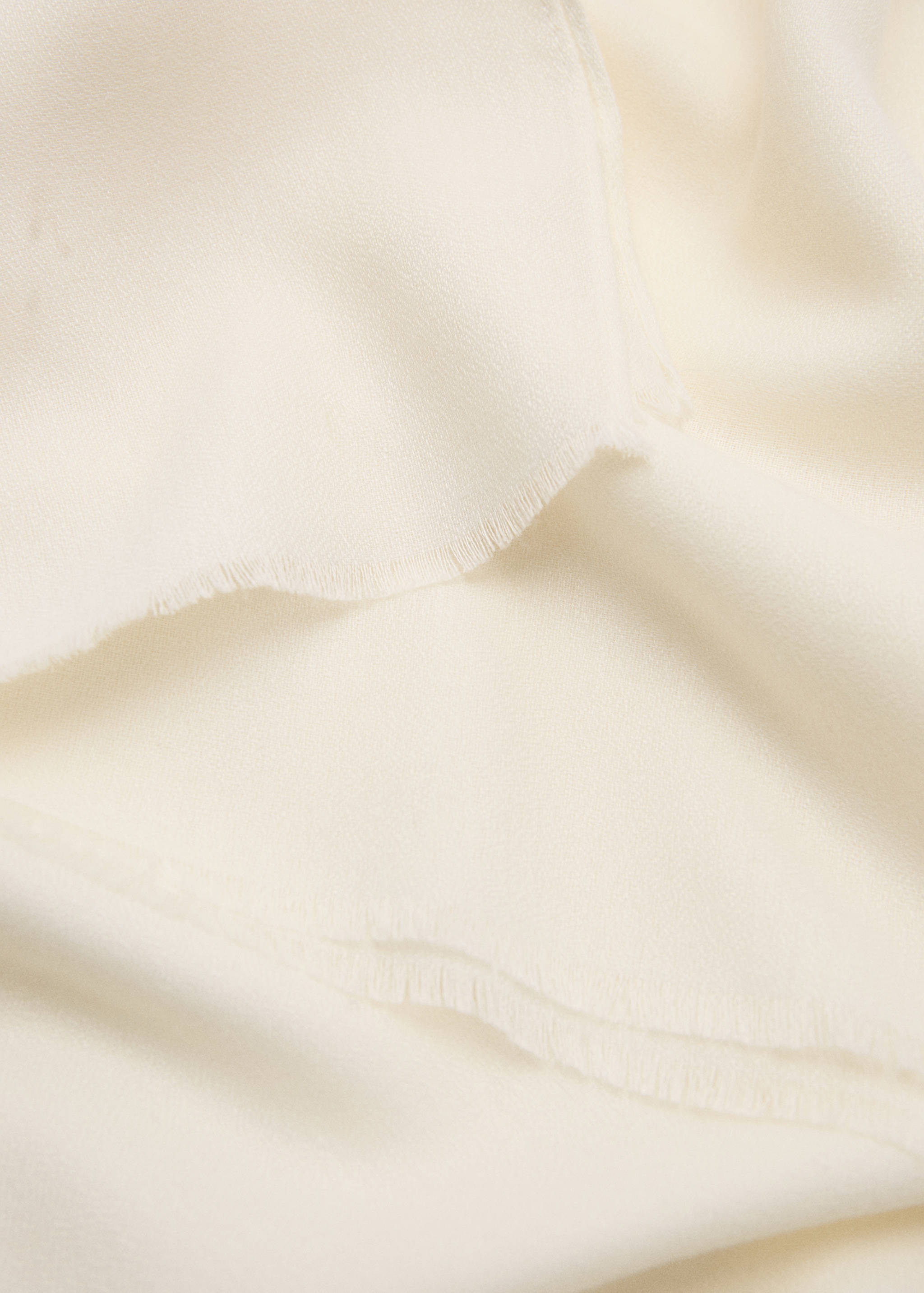 Fular terminaciones deshilachadas - Plano medio