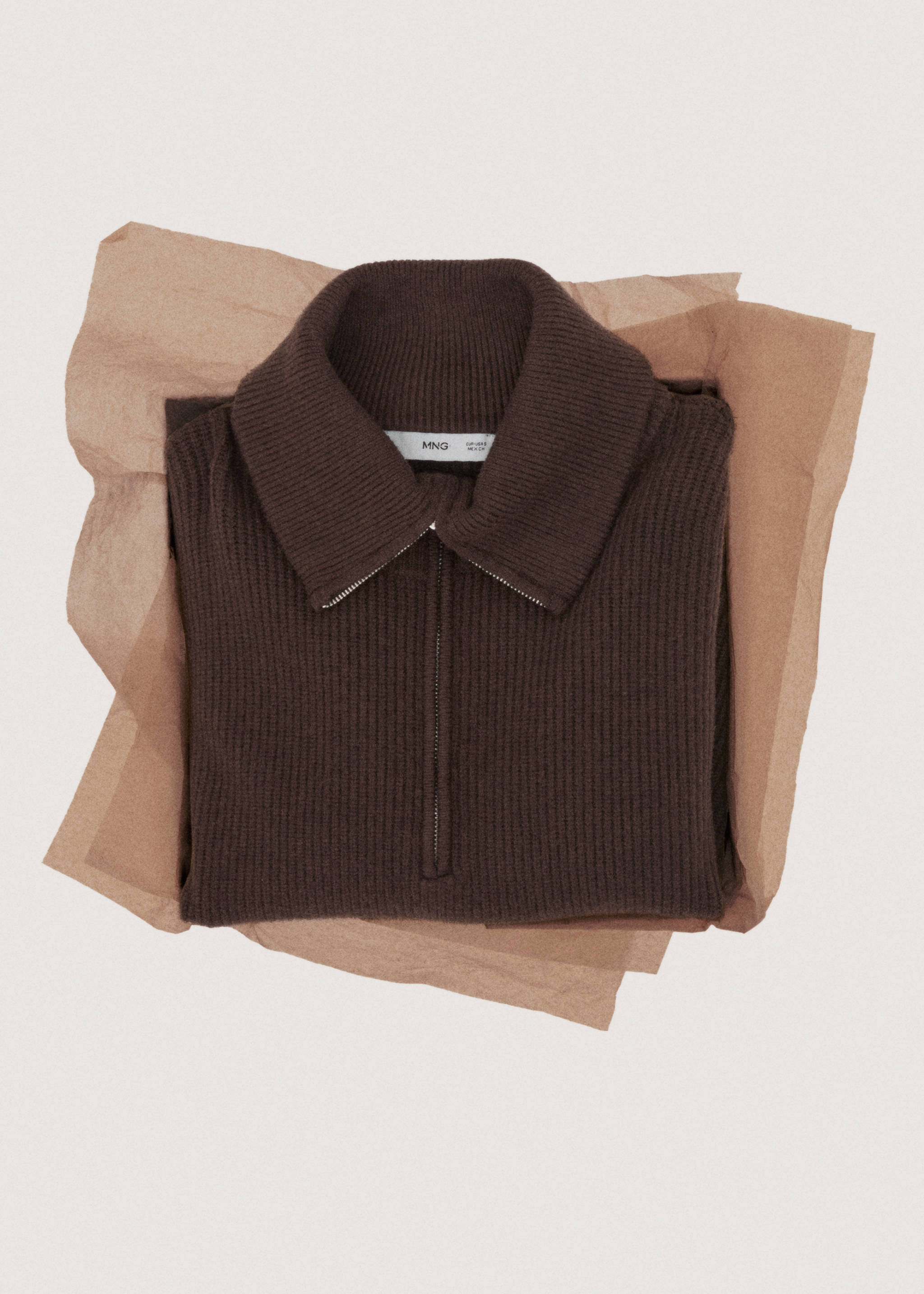 Sweater with contrasting zip collar - Details of the article 7