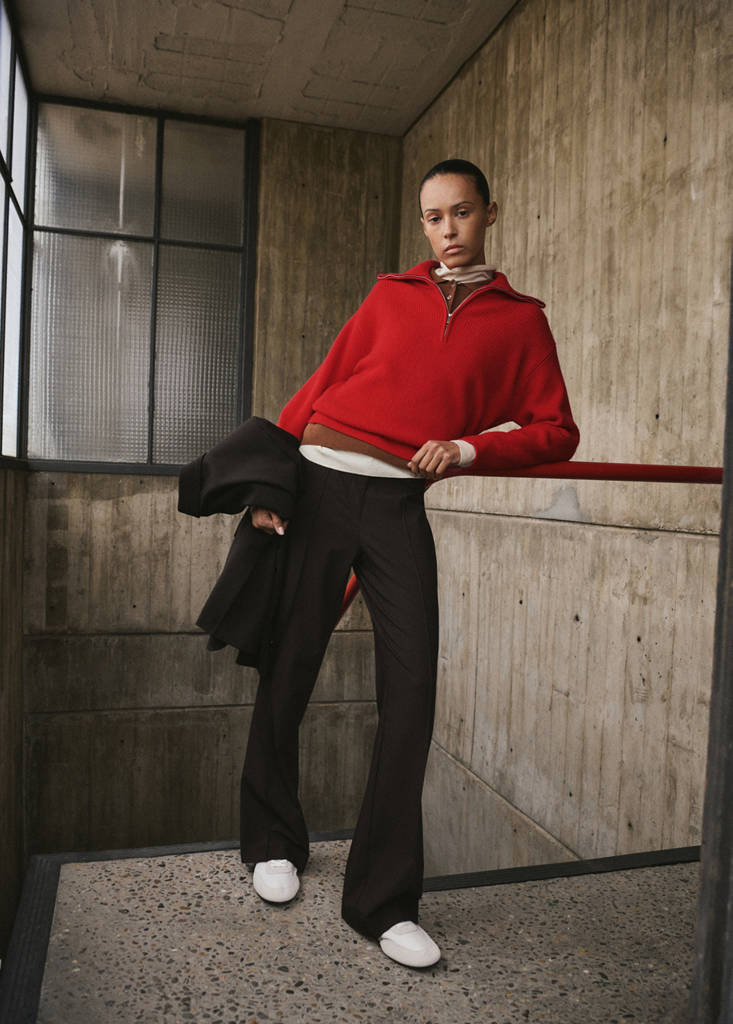 Sweater with contrasting zip collar — Red