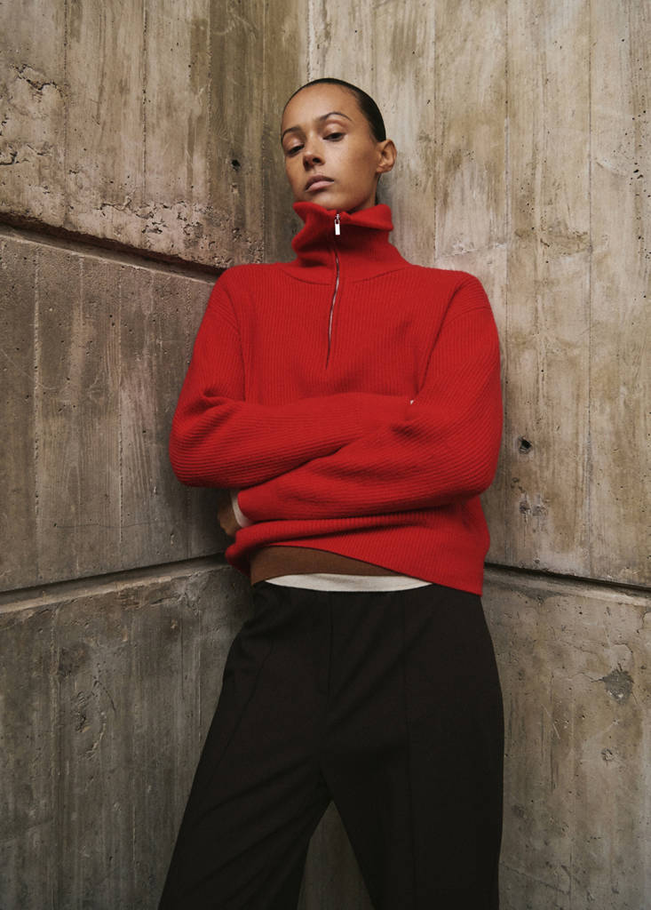 Sweater with contrasting zip collar — Red